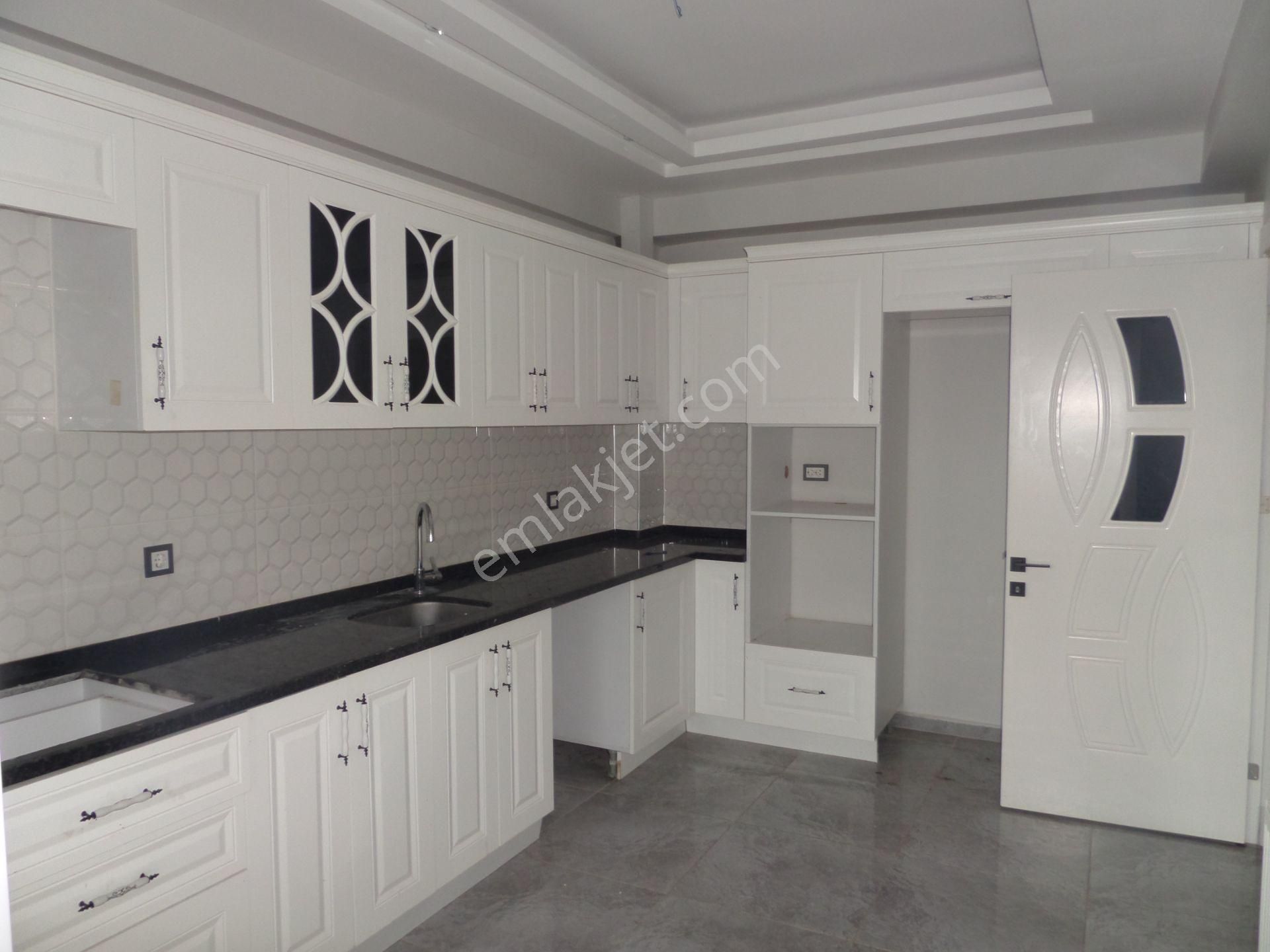 Bahçeşehir'de 11.kat,3+1,kapalı Mut.doğalgazlı Satılık Daire