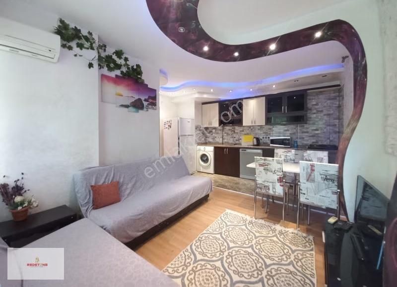 Atlas Sitesinde Geniş-balkonlu-eşyalı-jakuzili Satılık 1+1 Daire