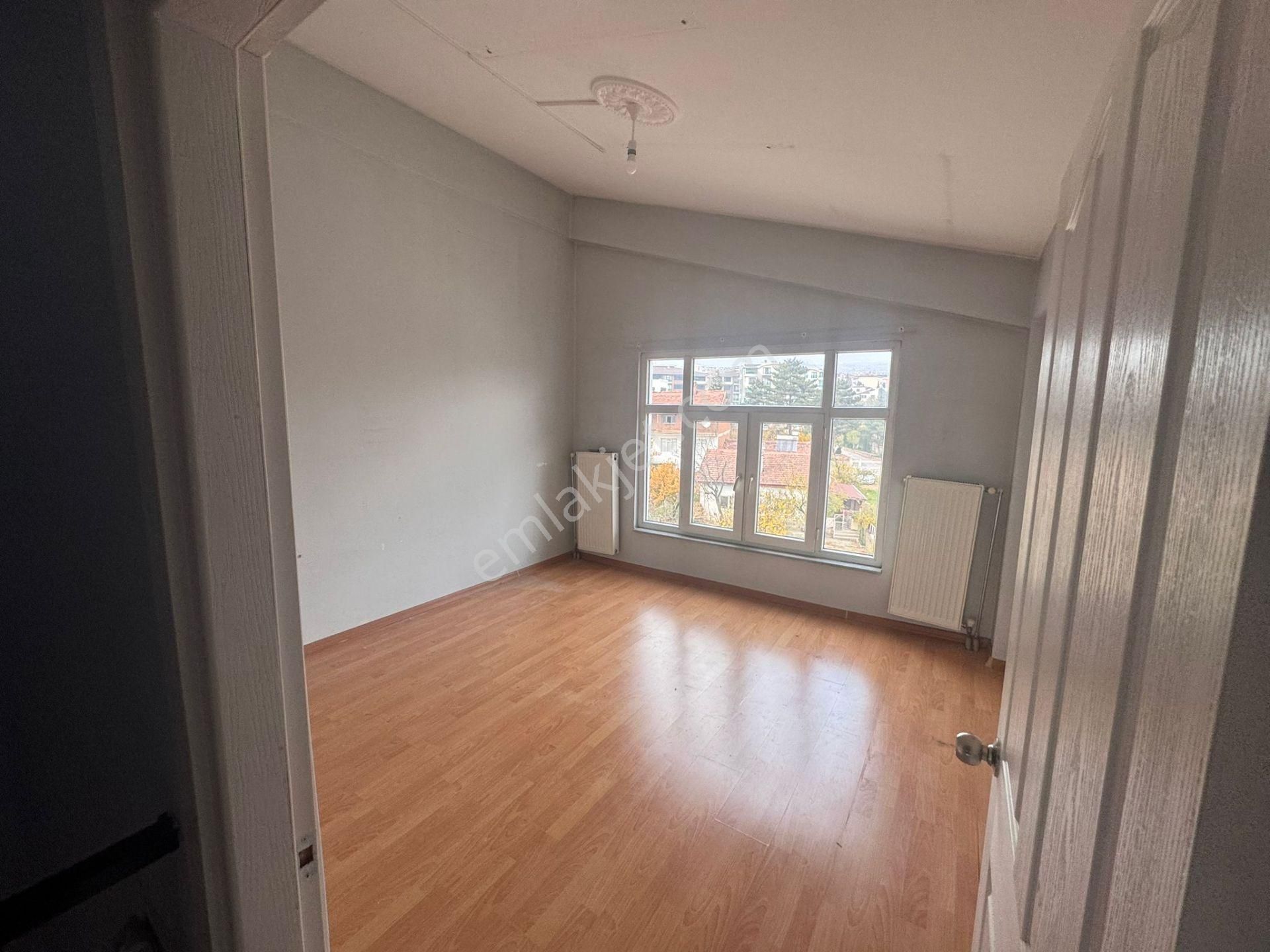 7+1 Bahçeli Müstakil Zemin Kat + Üç Katlı Kiralık Villa - Görsel 6