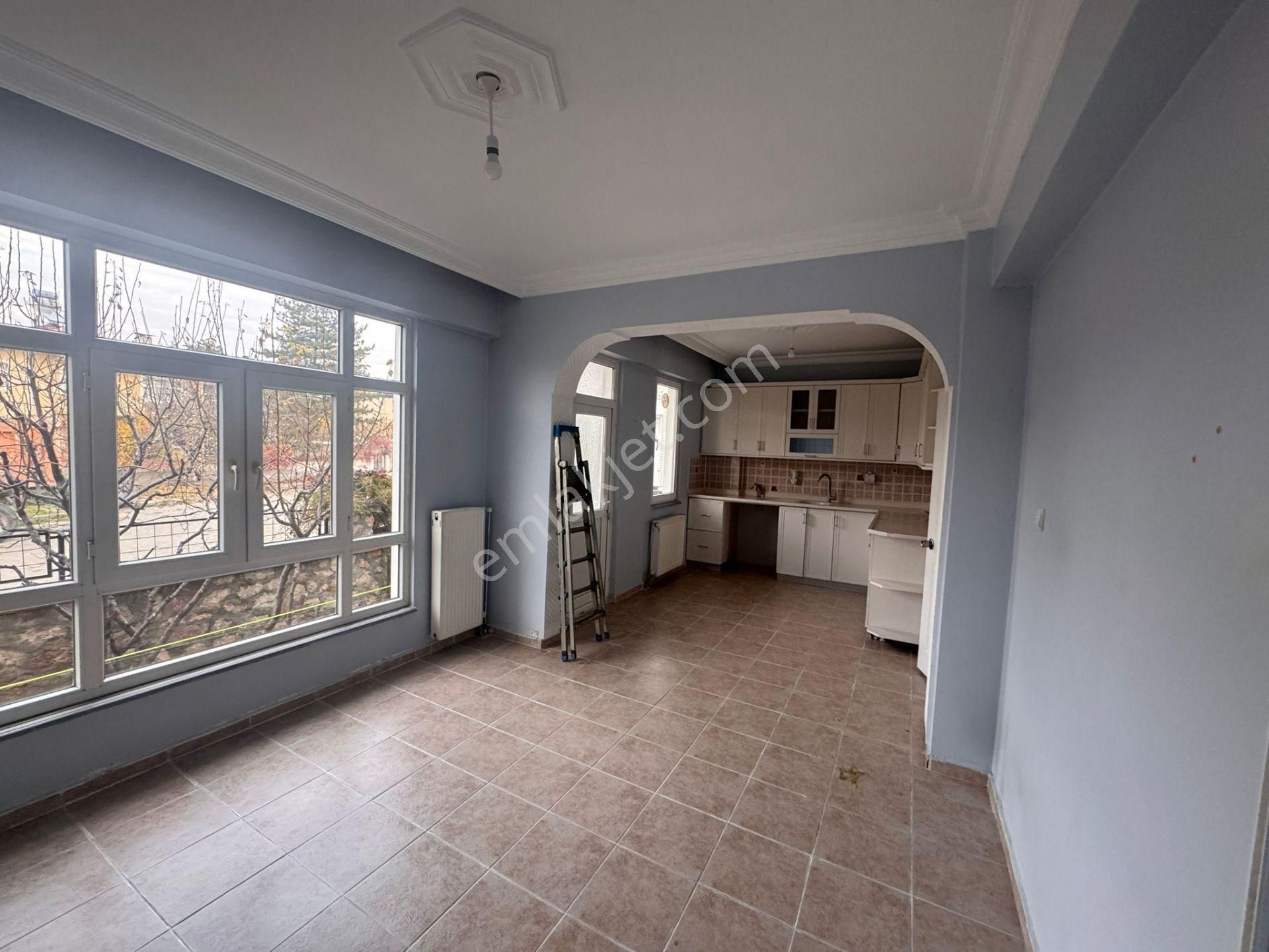 7+1 Bahçeli Müstakil Zemin Kat + Üç Katlı Kiralık Villa - Görsel 18