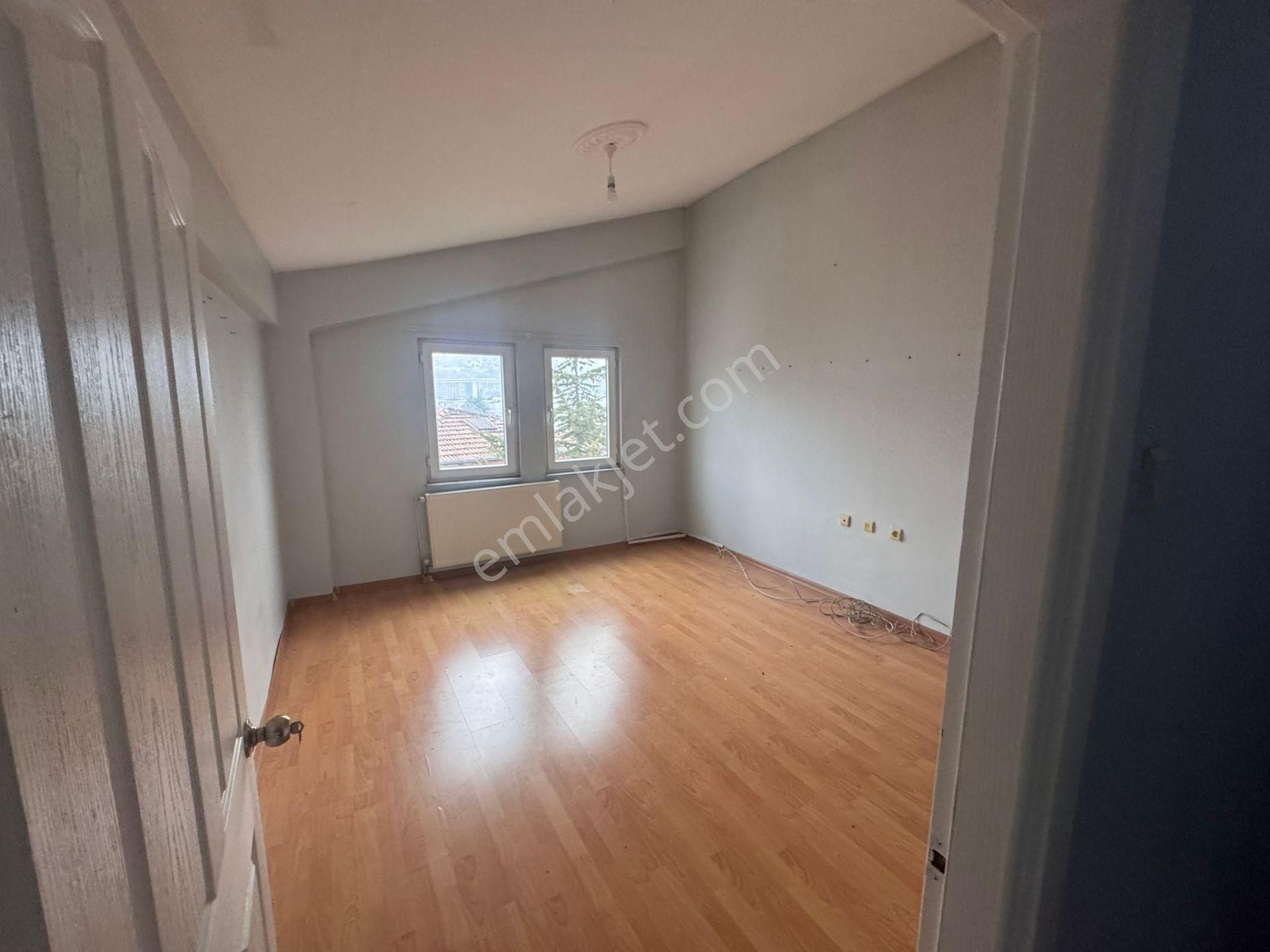 7+1 Bahçeli Müstakil Zemin Kat + Üç Katlı Kiralık Villa - Görsel 7