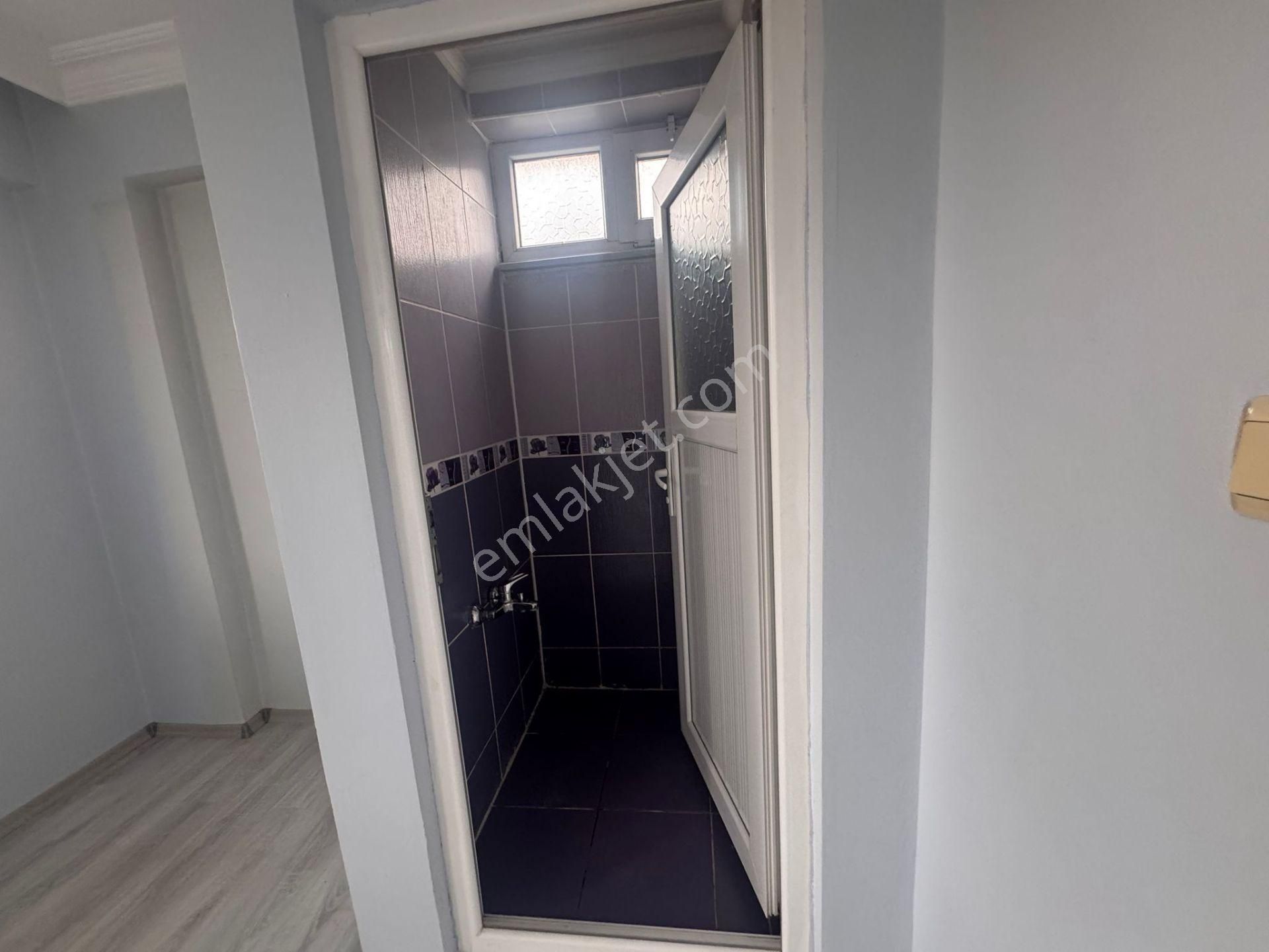 7+1 Bahçeli Müstakil Zemin Kat + Üç Katlı Kiralık Villa - Görsel 11