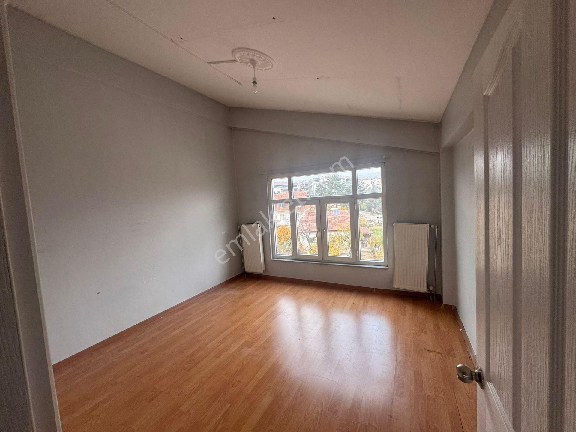 7+1 Bahçeli Müstakil Zemin Kat + Üç Katlı Kiralık Villa - Görsel 4