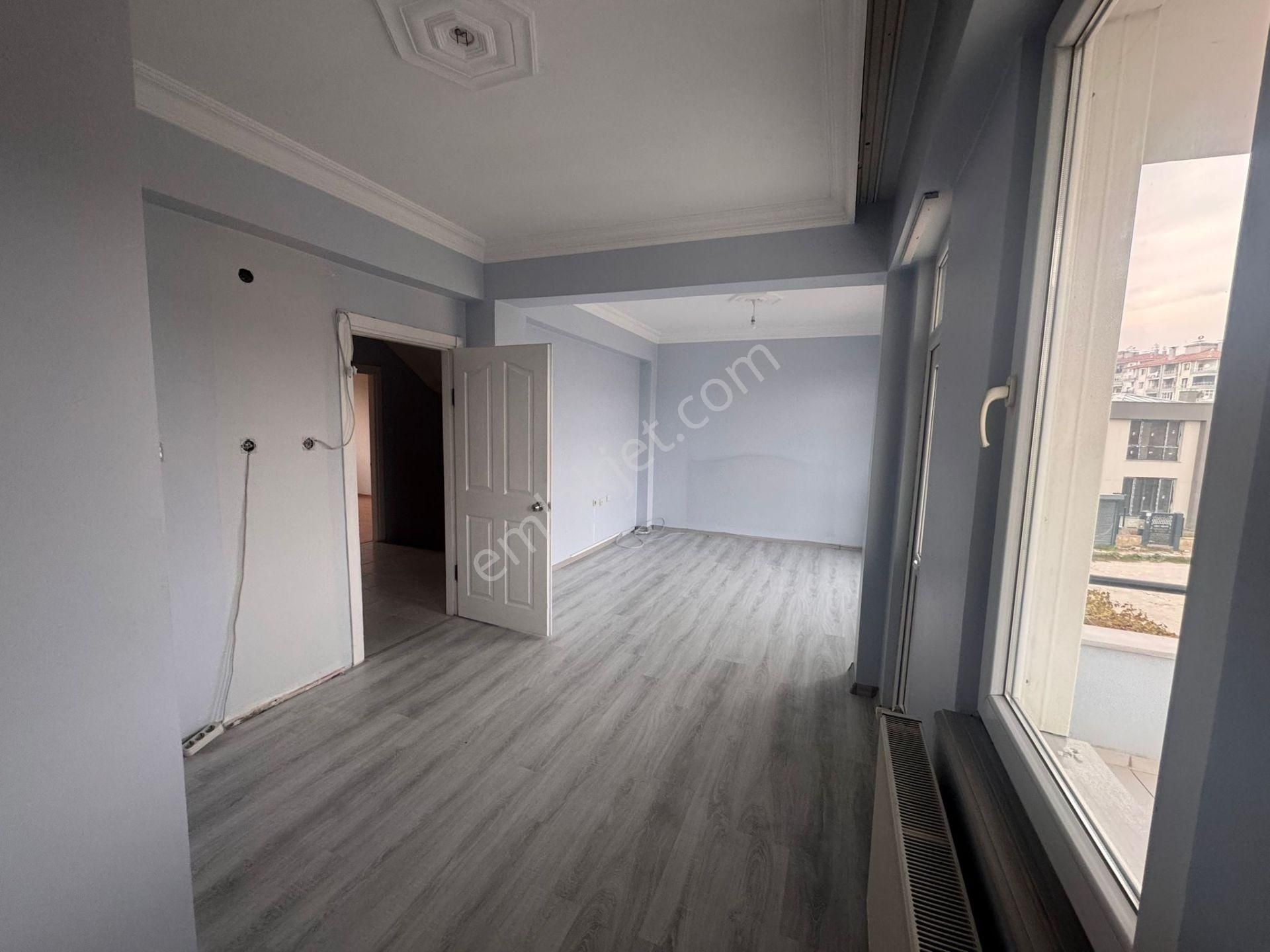 7+1 Bahçeli Müstakil Zemin Kat + Üç Katlı Kiralık Villa - Görsel 12