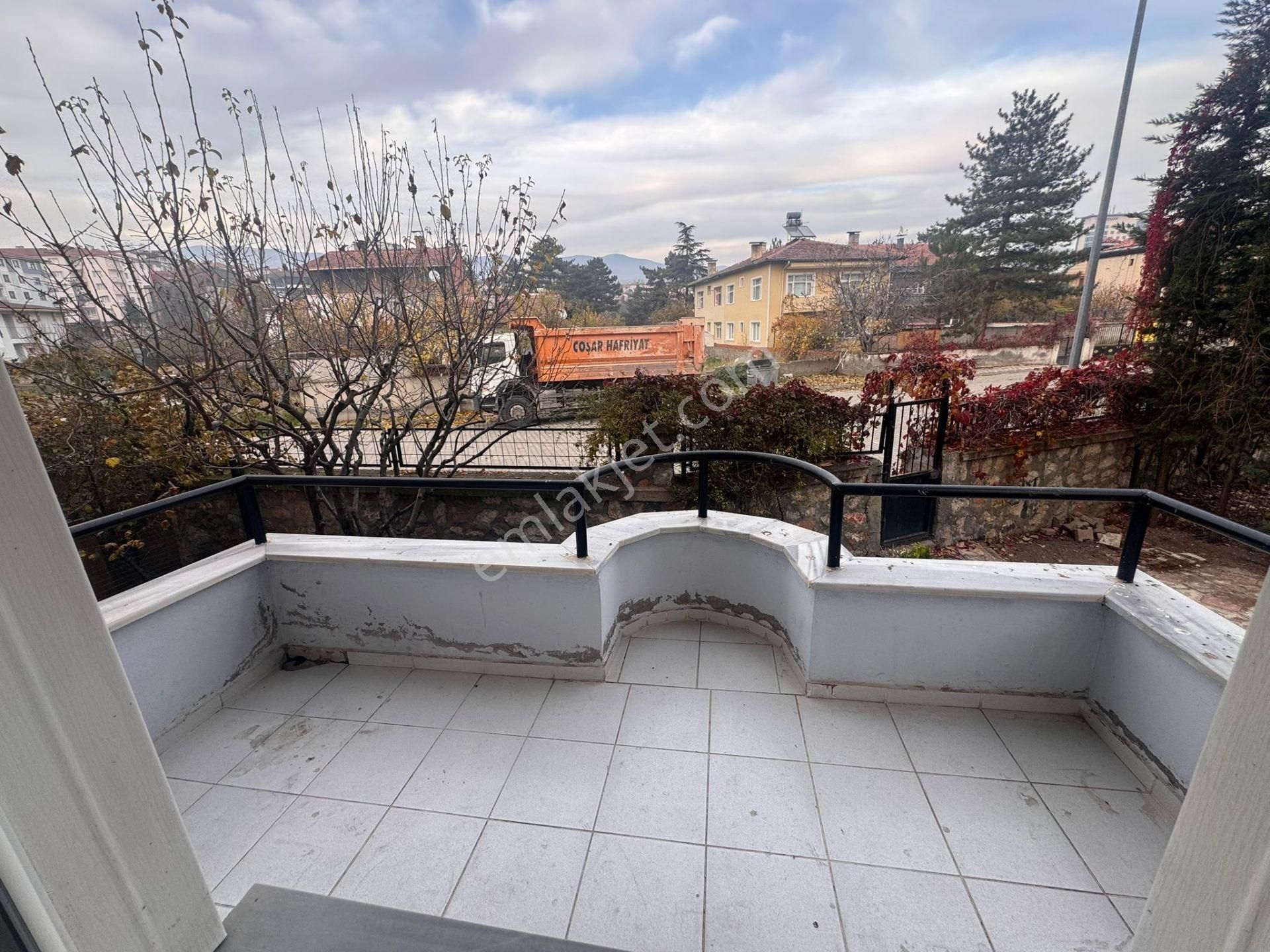 7+1 Bahçeli Müstakil Zemin Kat + Üç Katlı Kiralık Villa - Görsel 21