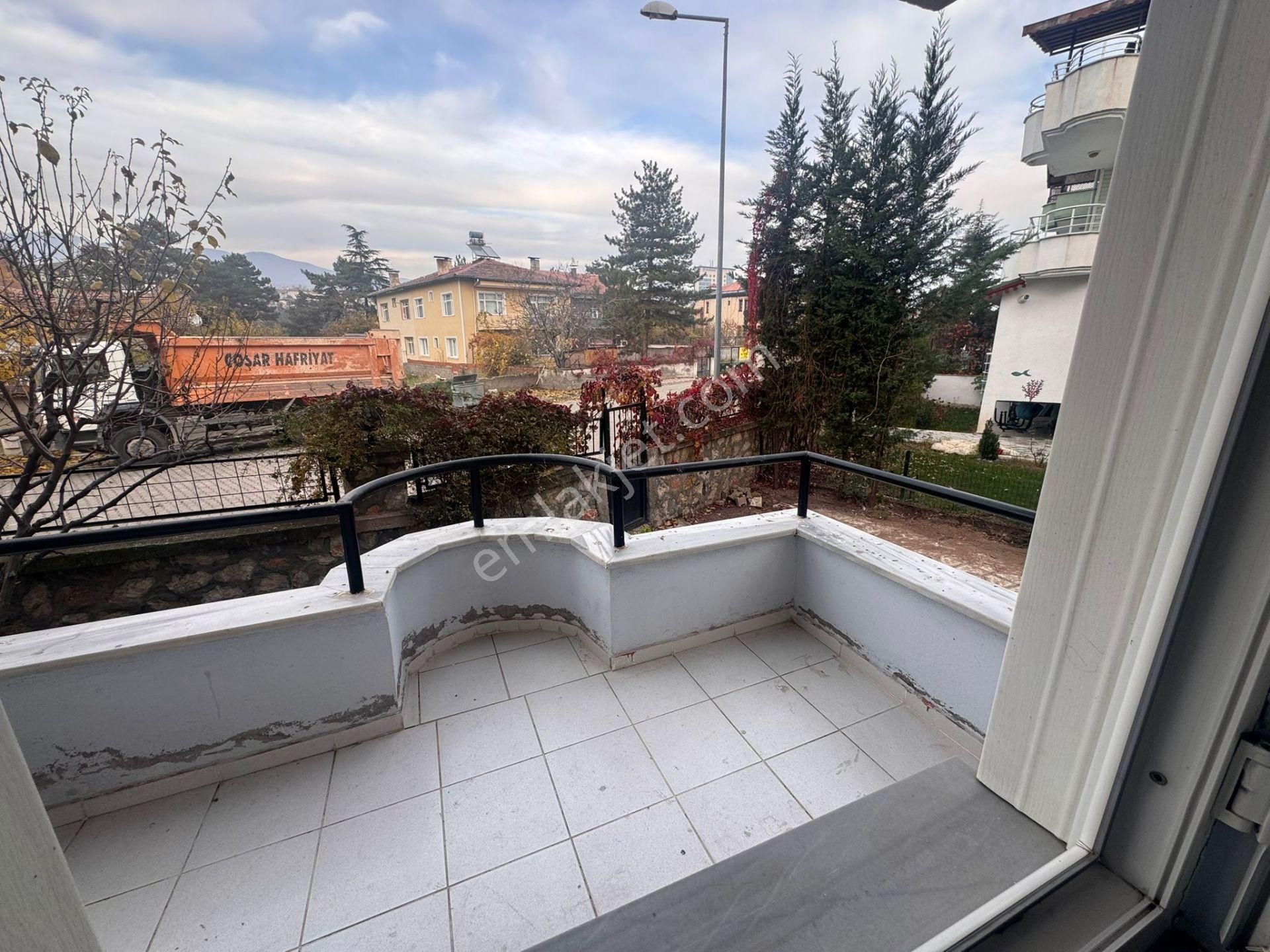 7+1 Bahçeli Müstakil Zemin Kat + Üç Katlı Kiralık Villa - Görsel 20