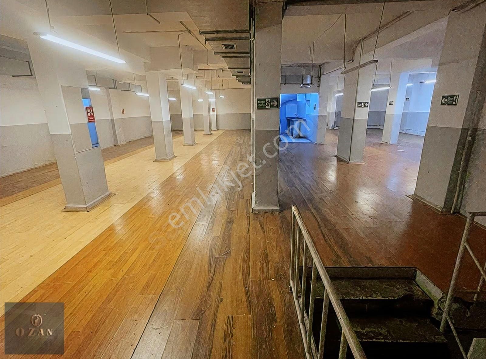 Sefaköy Merkezde Cadde Üzeri 450m2 2 Katlı Bodrum Dükkan - Görsel 2