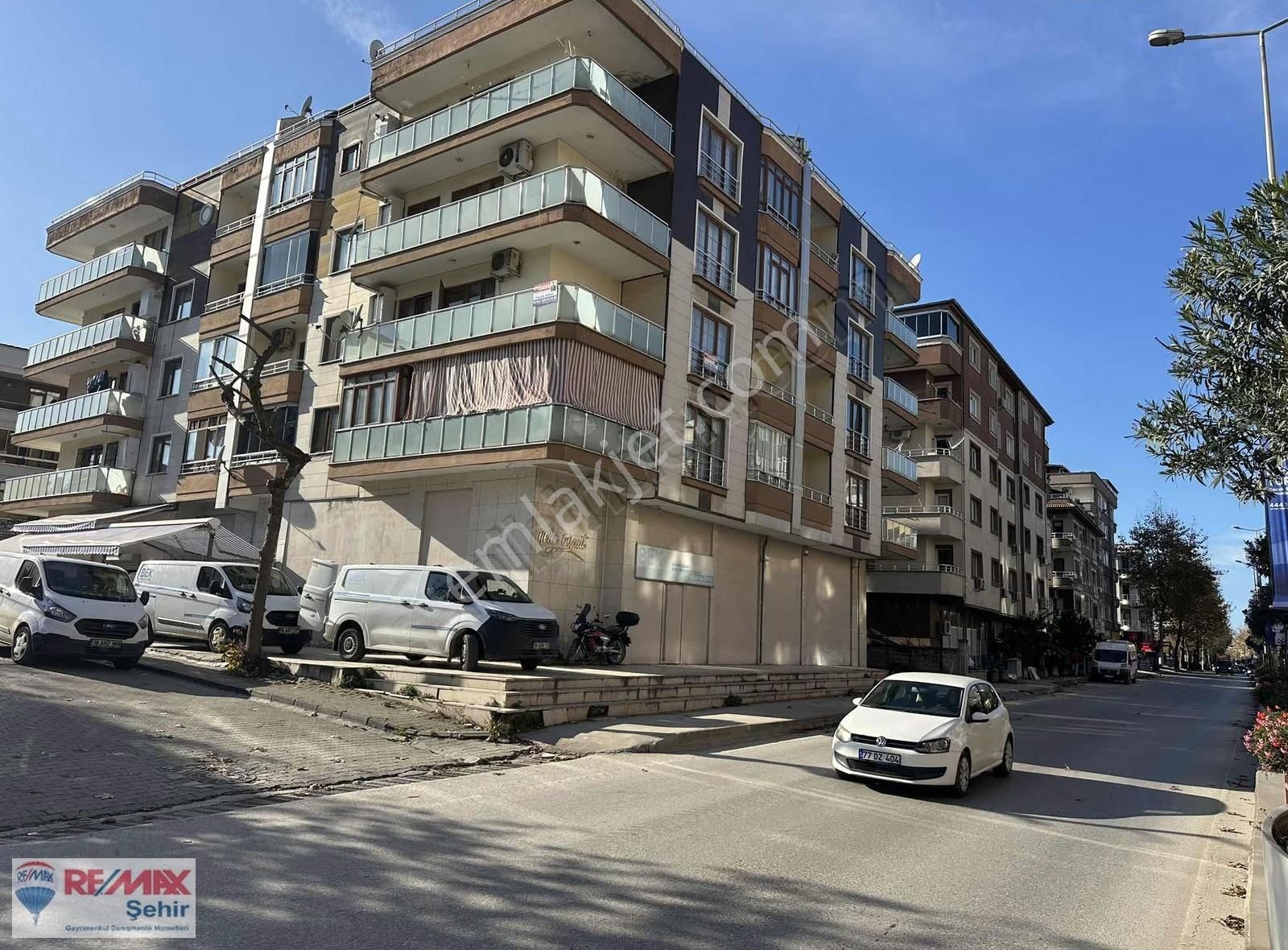 Yalova Bahçelievler Mah. Satılık 150 M² Ara Kat Daire - Görsel 2