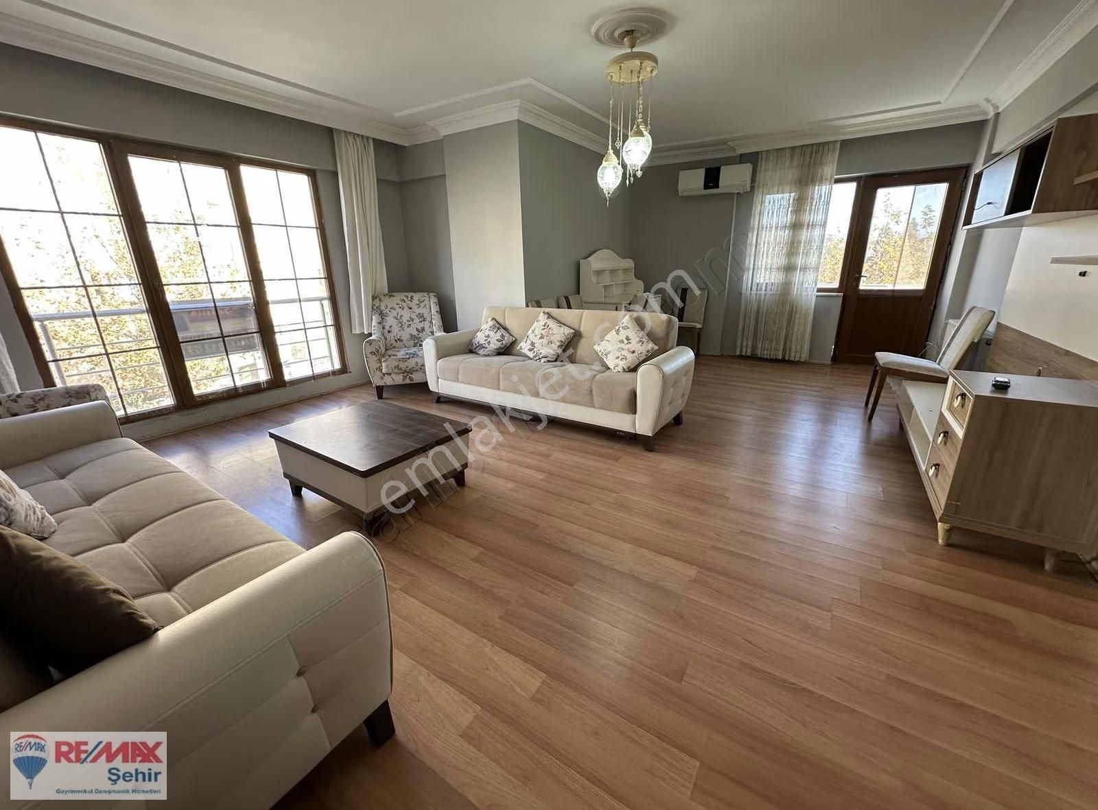 Yalova Bahçelievler Mah. Satılık 150 M² Ara Kat Daire