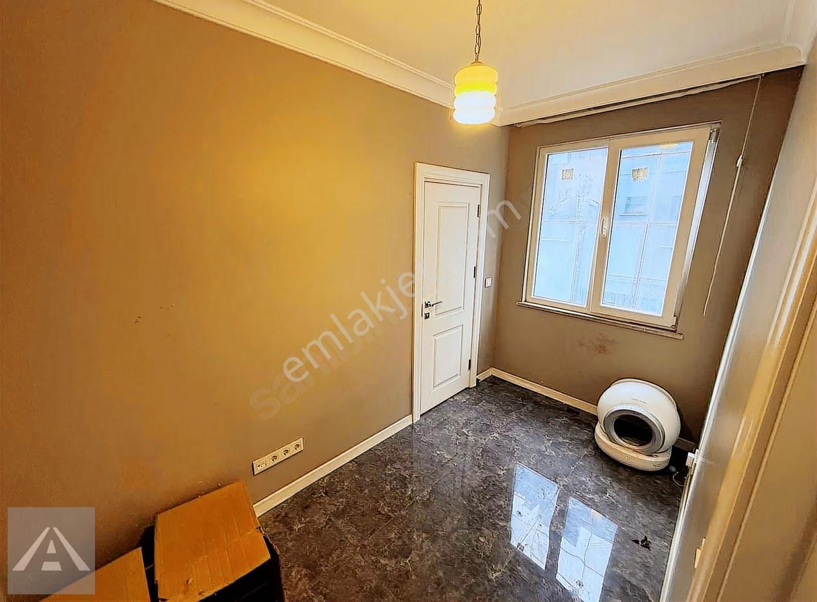 Maltepe Minibüs Yolu Üzerinde Arakat 3+1 Daire