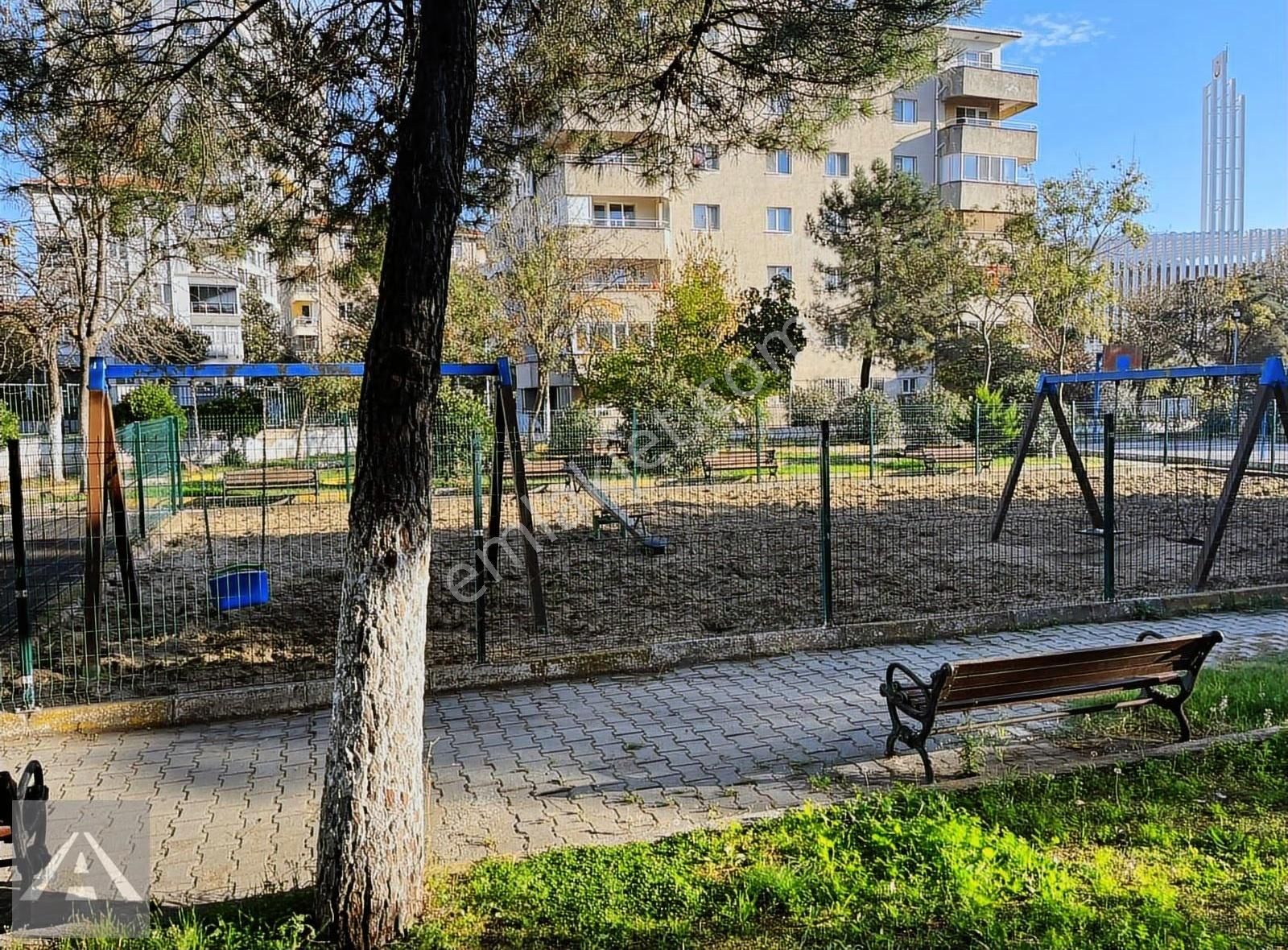 Orhantepe Sahilde Çift Balkonlu Geniş Eşyalı 3+1 - Görsel 13