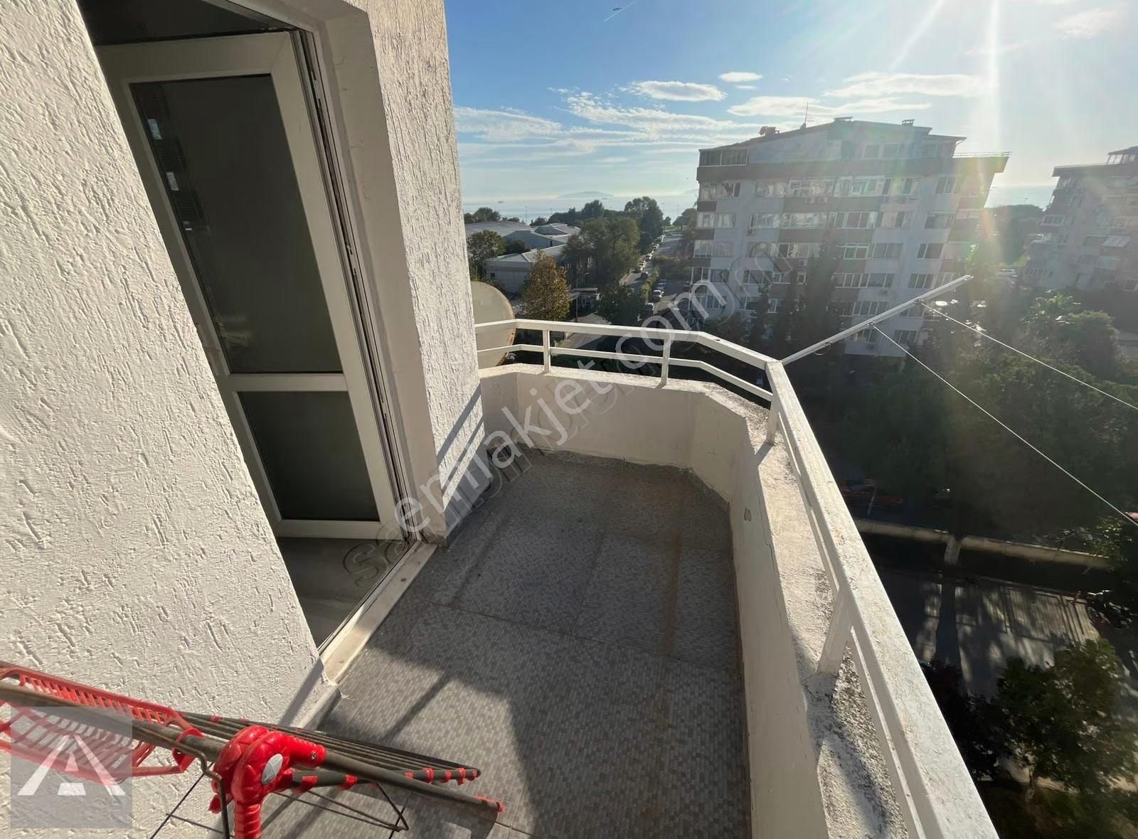 Orhantepe Sahilde Çift Balkonlu Geniş Eşyalı 3+1 - Görsel 17