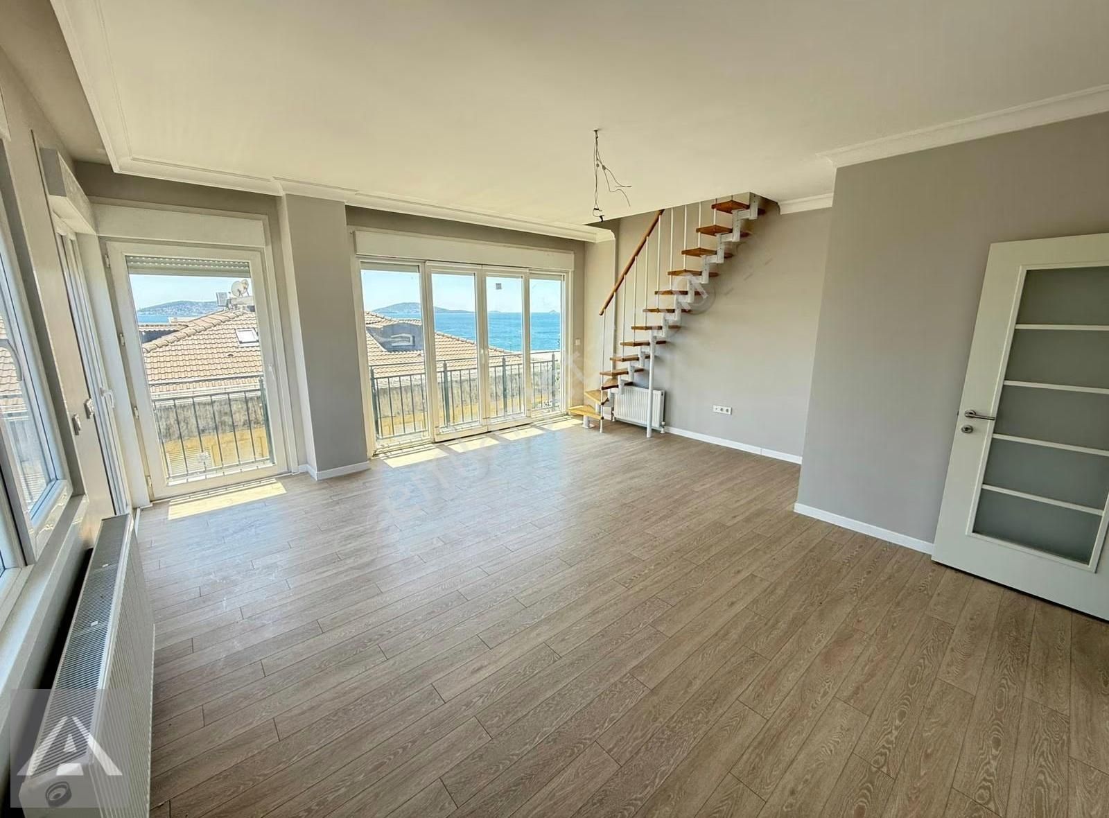 Yalıda Sahile 2. Bina Lebi Derya Deniz Manzaralı 4+2 Dubleks - Görsel 7