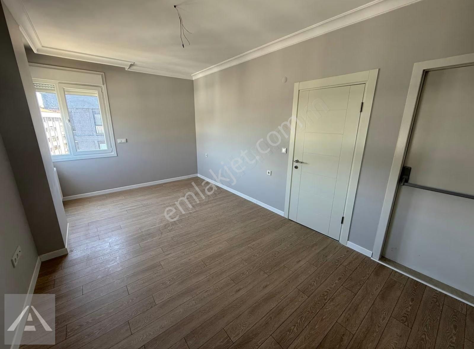 Yalıda Sahile 2. Bina Lebi Derya Deniz Manzaralı 4+2 Dubleks - Görsel 2