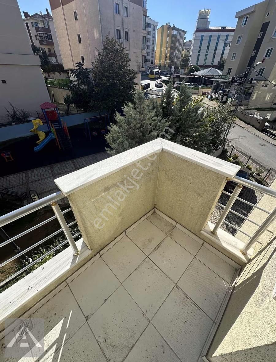 Maltepe Zümrütevlerde Ulaşıma Yakın Ebeveyn Banyolu 3+1