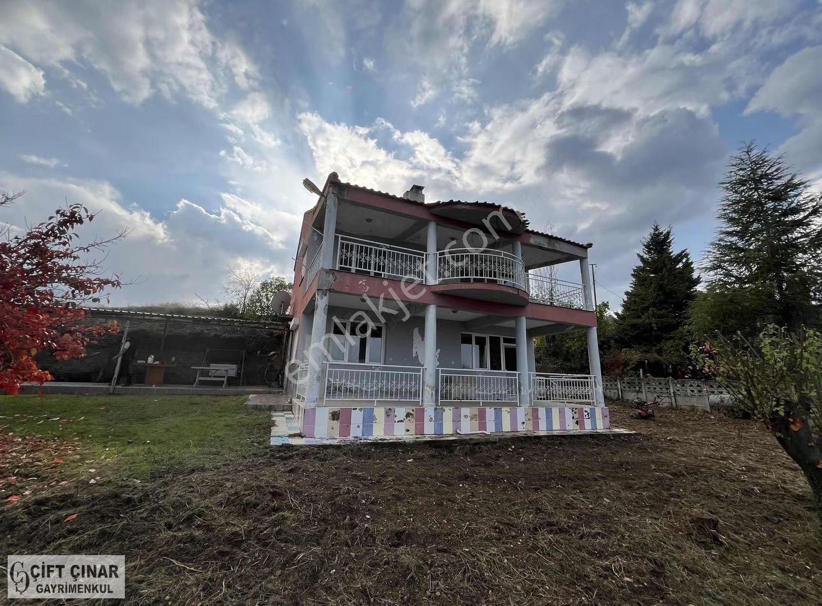 Allahdiyen' De Salihli Manzaralı Doğa İçinde Villa