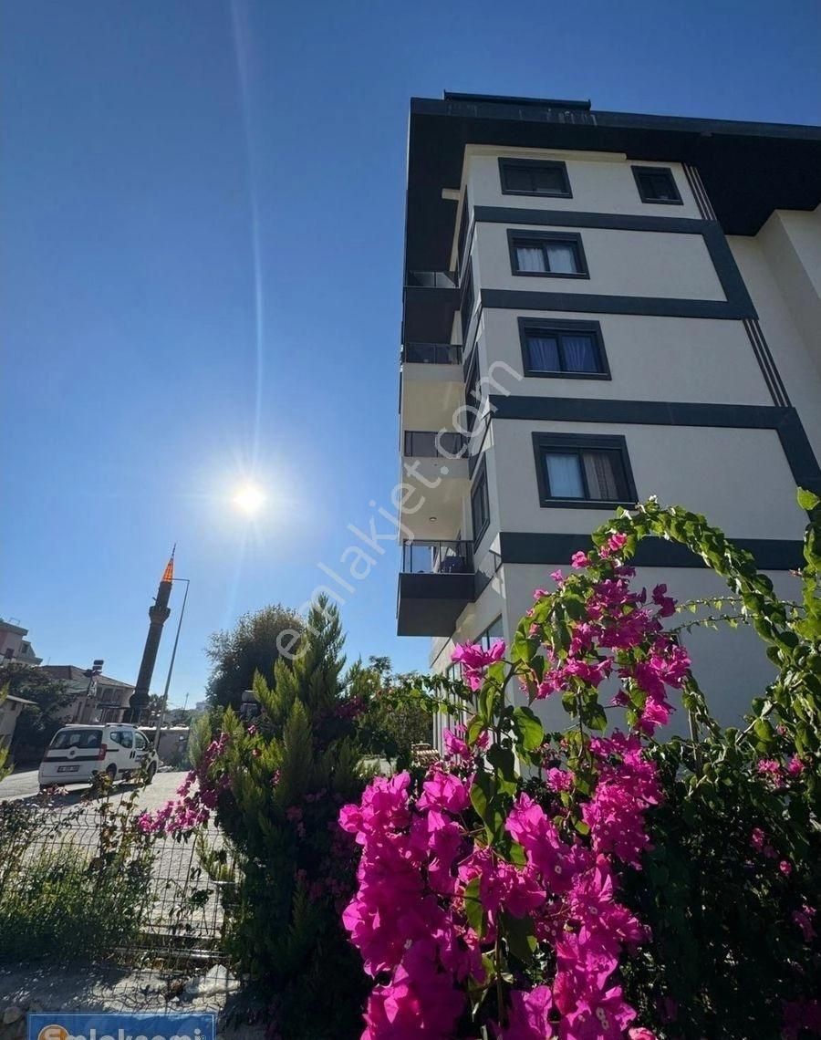 Alanya Avsallarda Merkezi Konumda Deniz Manzaralı 1+1 Satılık Daire !