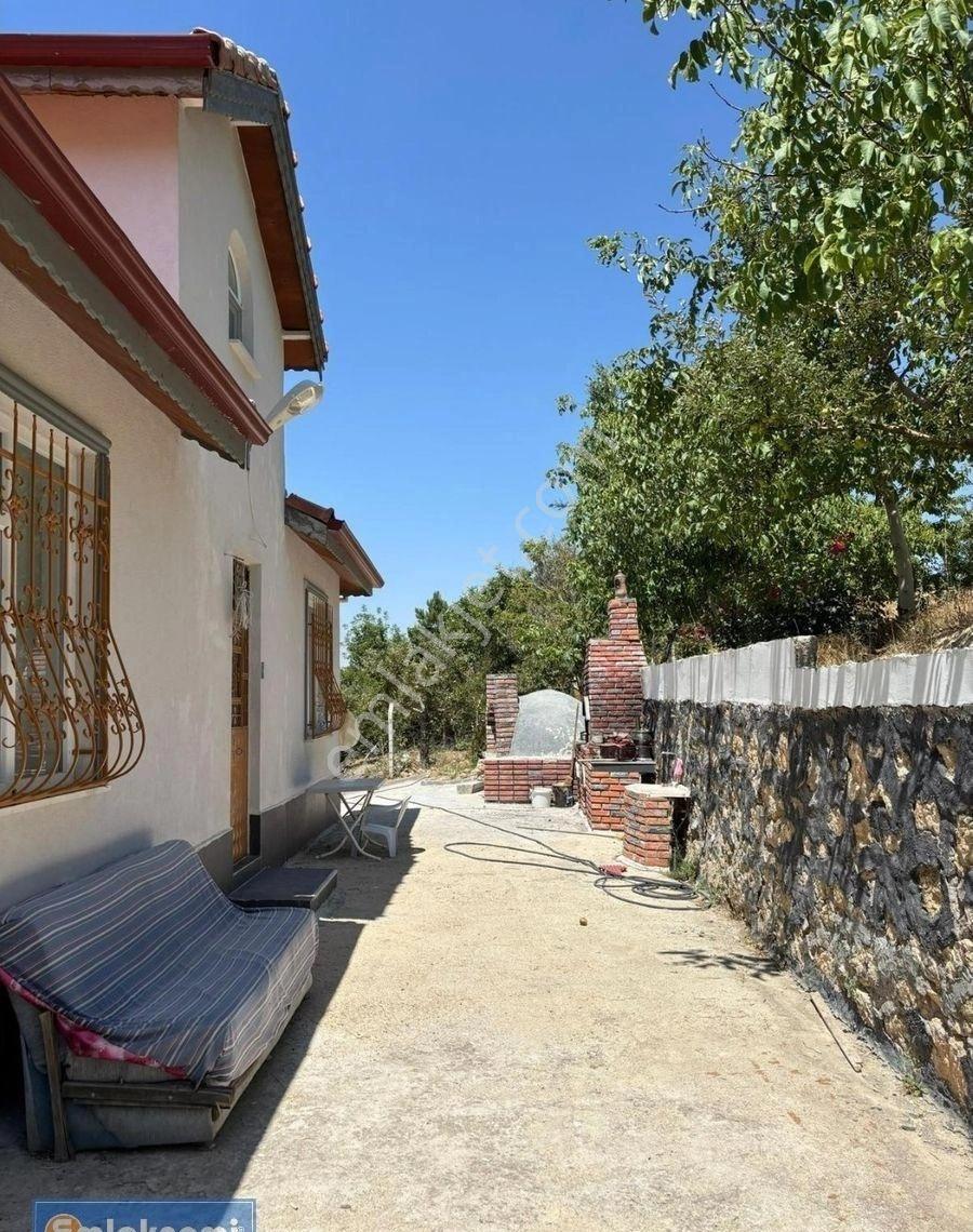 Sertavul Yolu Üzeri 275m² 3 Katlı Ruhsatlı Villa Ve 5700m² Bahçesi - Görsel 15
