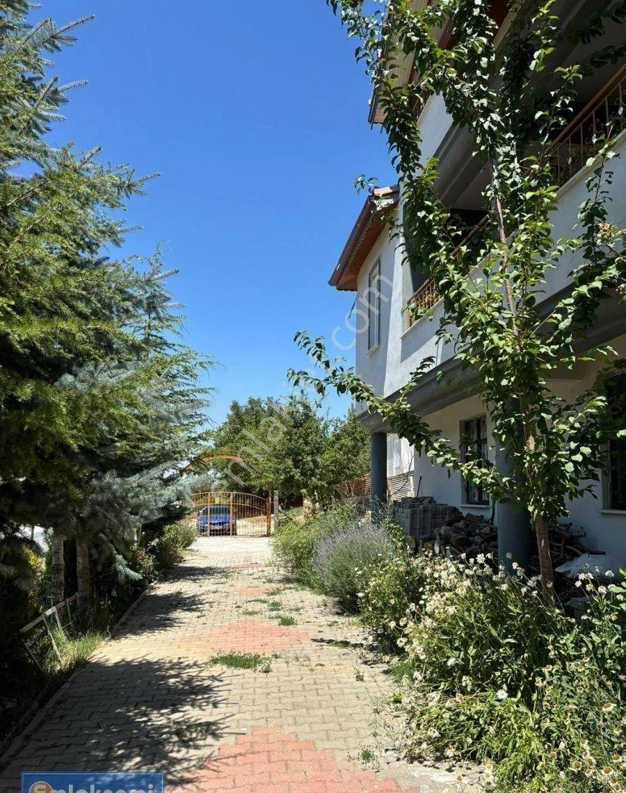 Sertavul Yolu Üzeri 275m² 3 Katlı Ruhsatlı Villa Ve 5700m² Bahçesi - Görsel 34