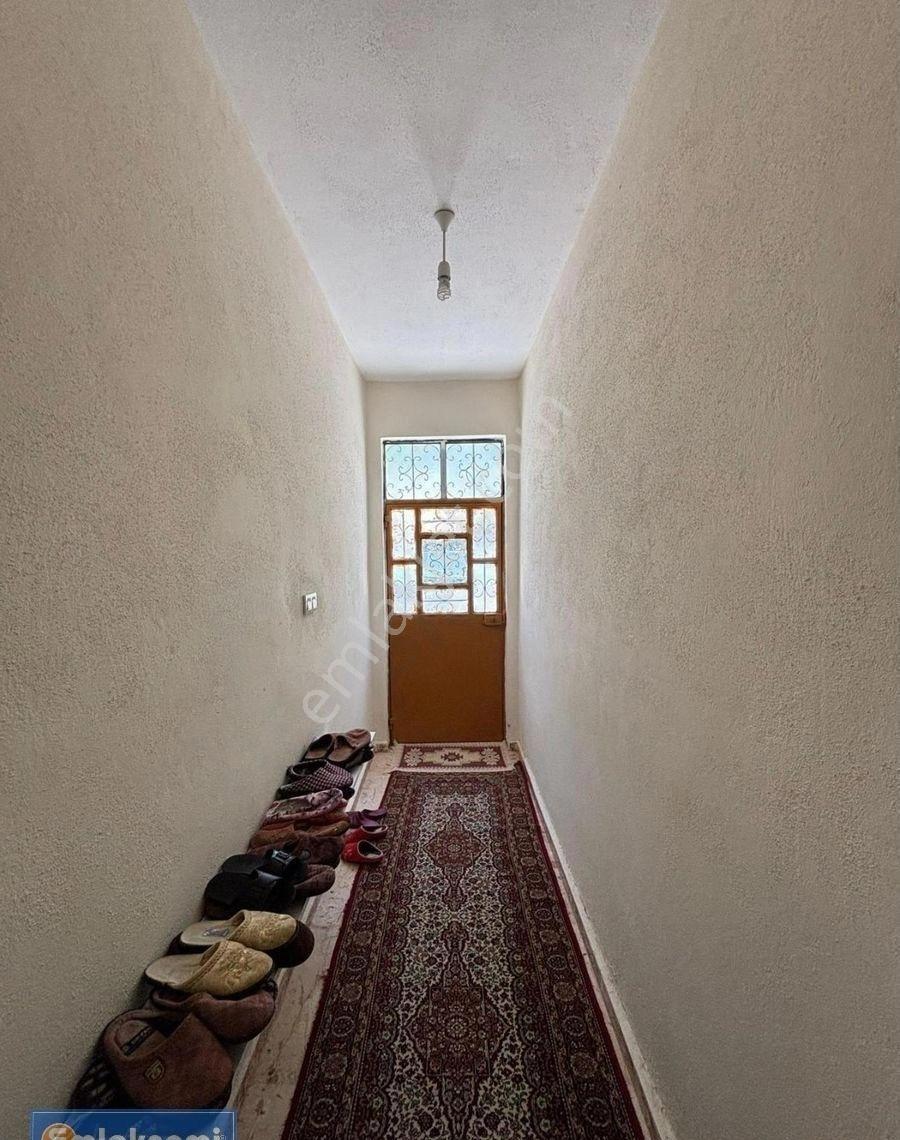 Sertavul Yolu Üzeri 275m² 3 Katlı Ruhsatlı Villa Ve 5700m² Bahçesi - Görsel 3