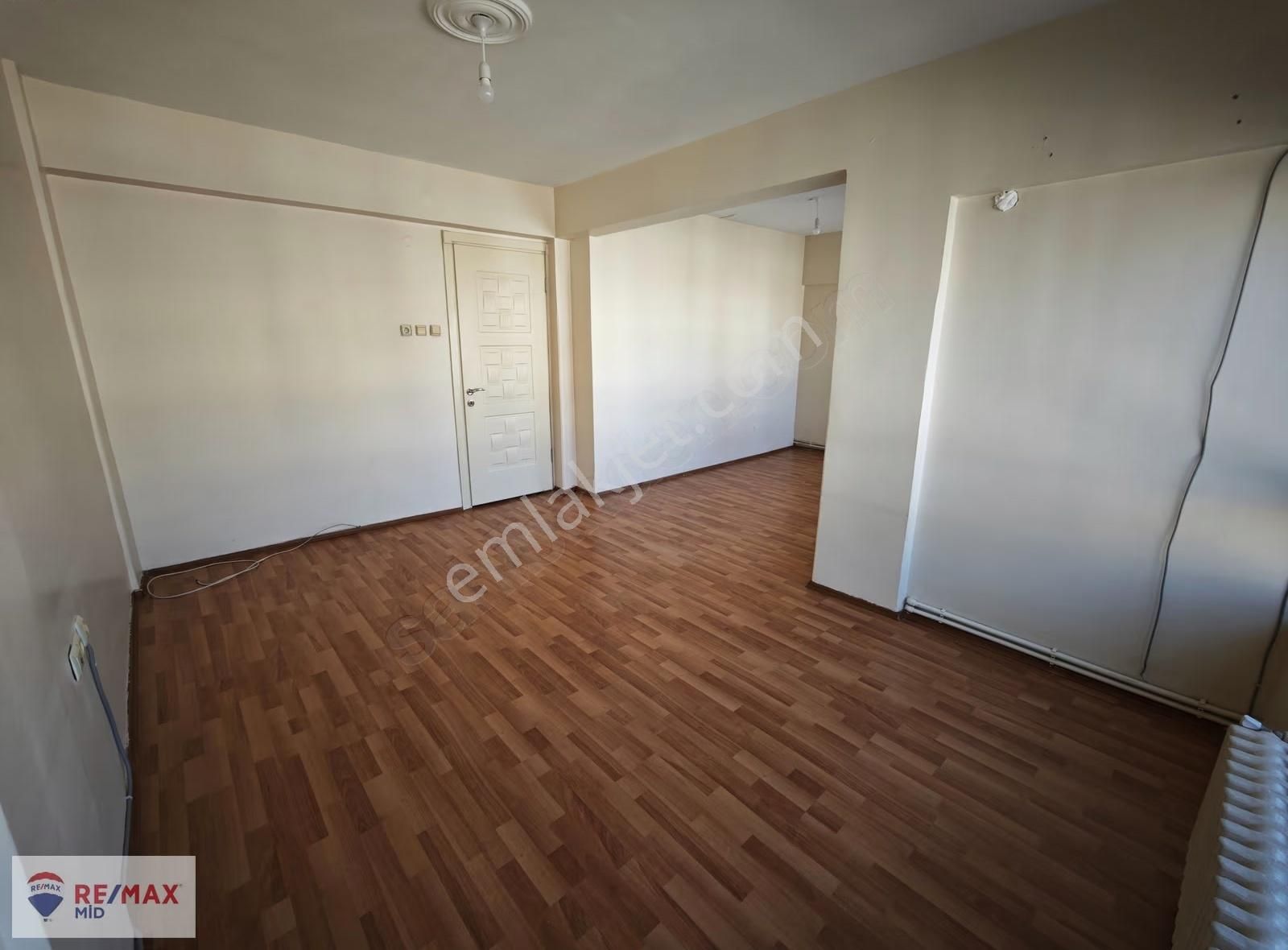 Remax Mıd - Gazi Bulvarında 3+1 Arakat Kiralık Daire - Görsel 14