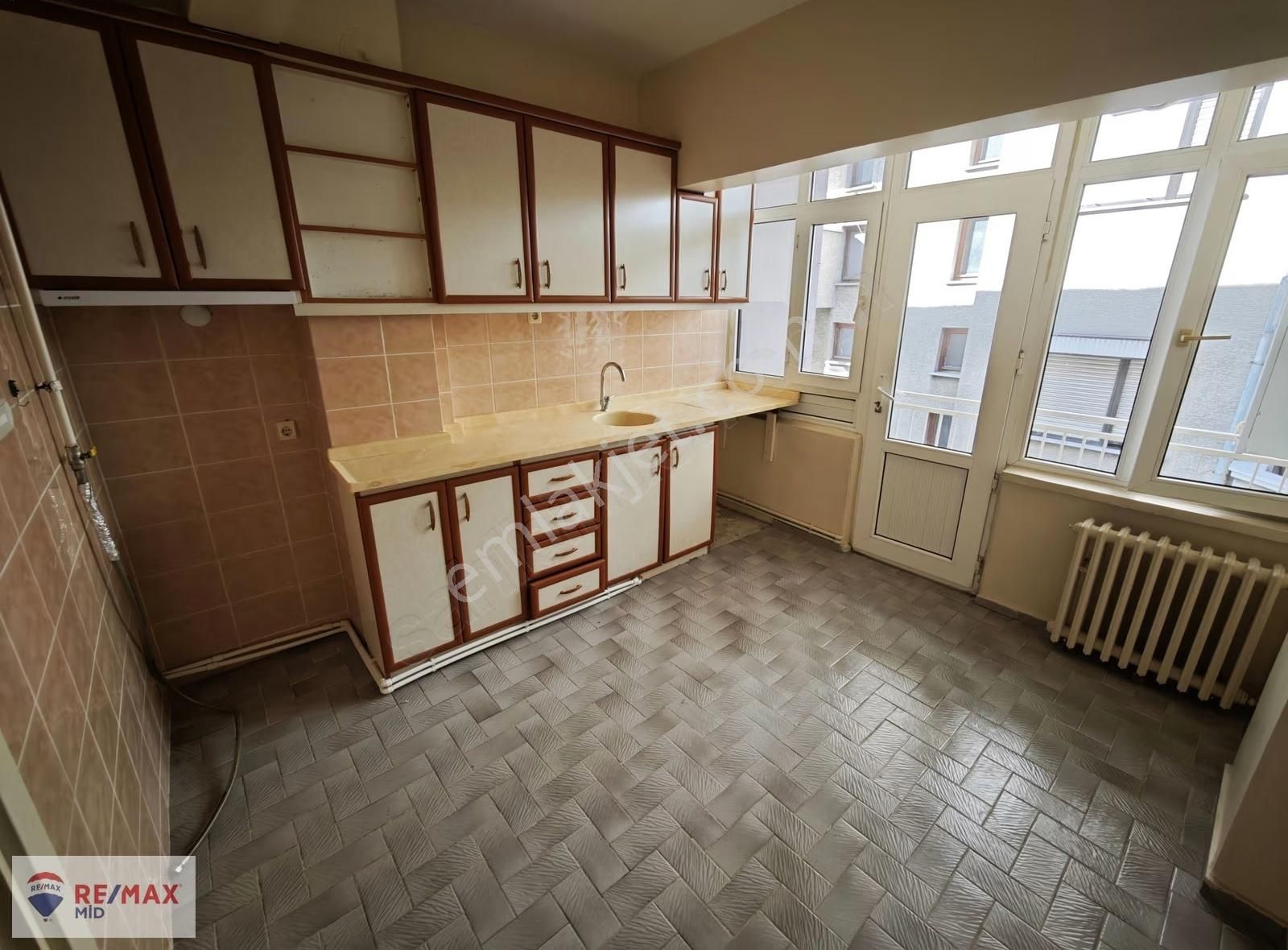 Remax Mıd - Gazi Bulvarında 3+1 Arakat Kiralık Daire - Görsel 4