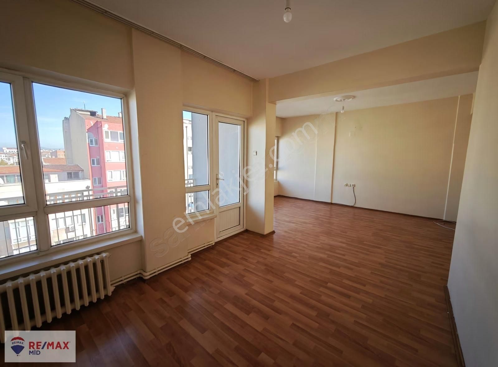 Remax Mıd - Gazi Bulvarında 3+1 Arakat Kiralık Daire - Görsel 21