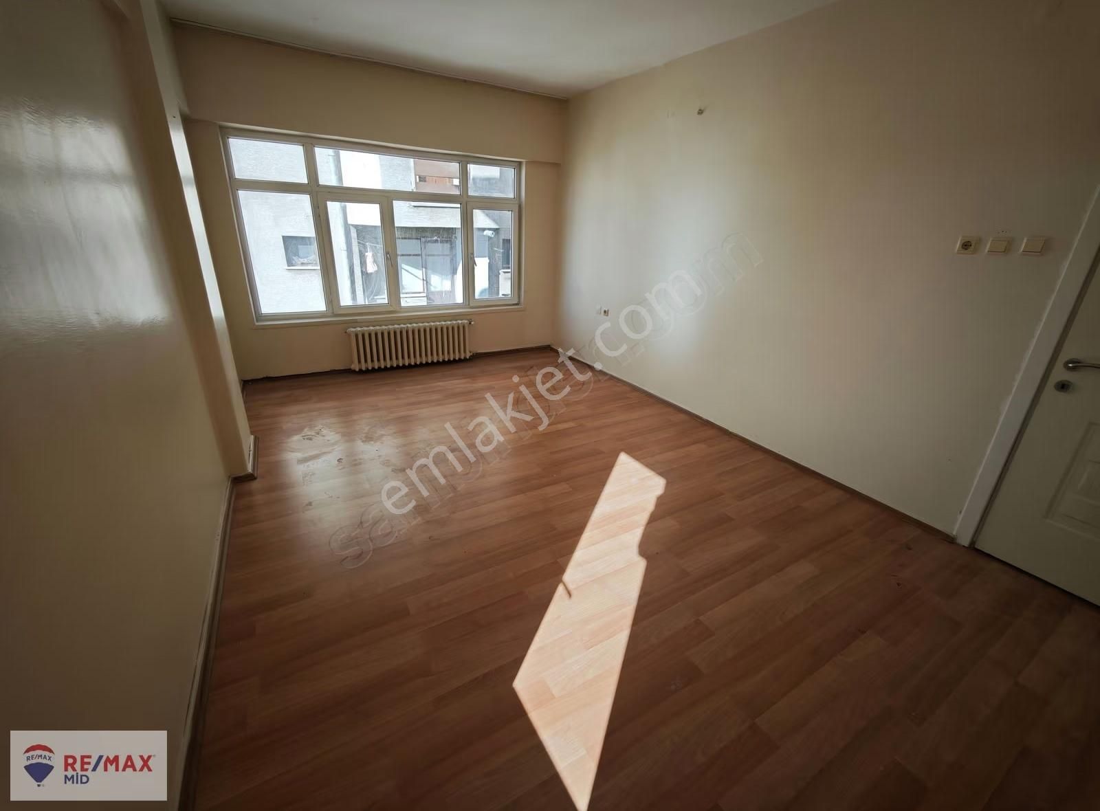 Remax Mıd - Gazi Bulvarında 3+1 Arakat Kiralık Daire - Görsel 29