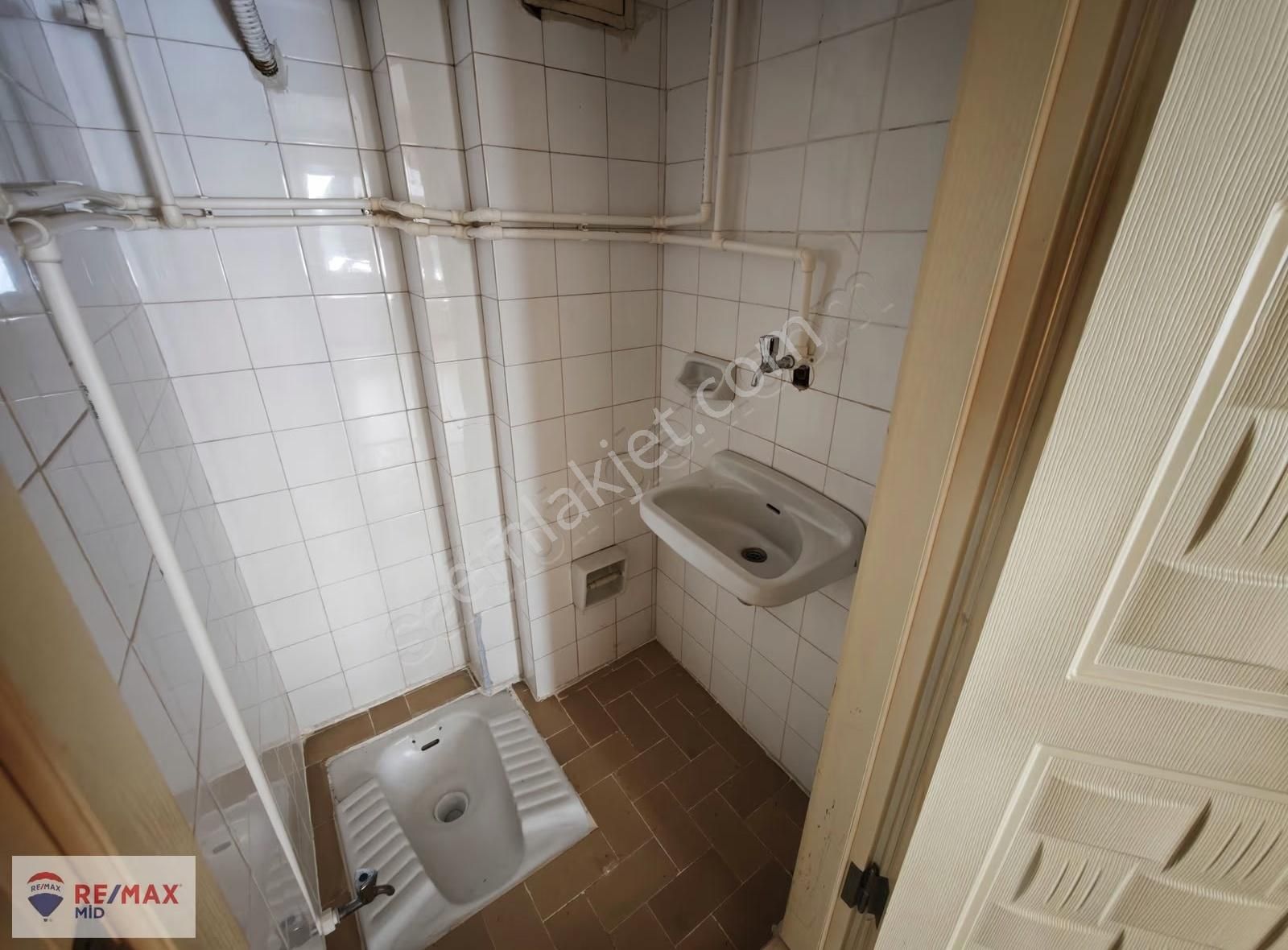 Remax Mıd - Gazi Bulvarında 3+1 Arakat Kiralık Daire - Görsel 11