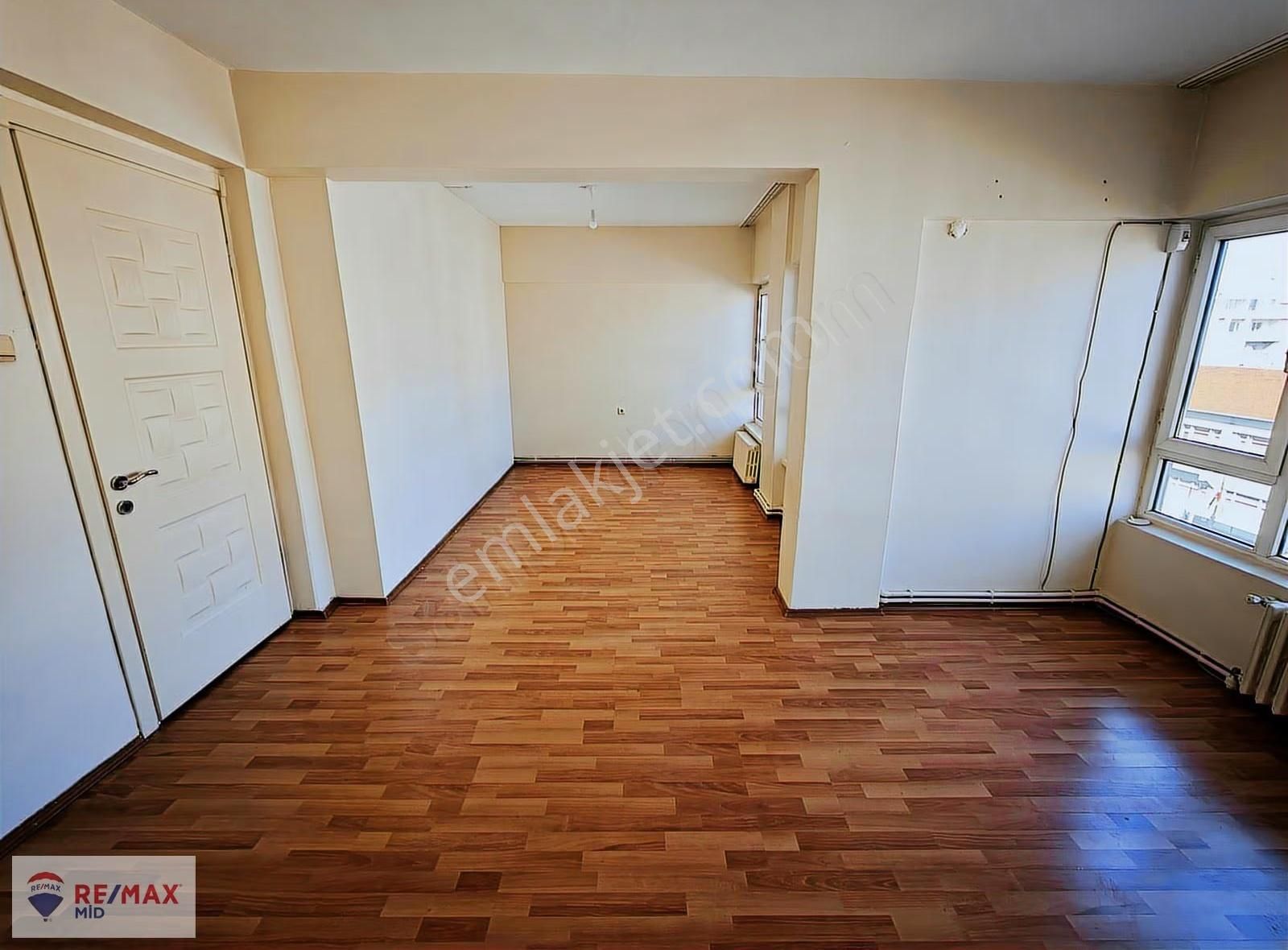 Remax Mıd - Gazi Bulvarında 3+1 Arakat Kiralık Daire - Görsel 7