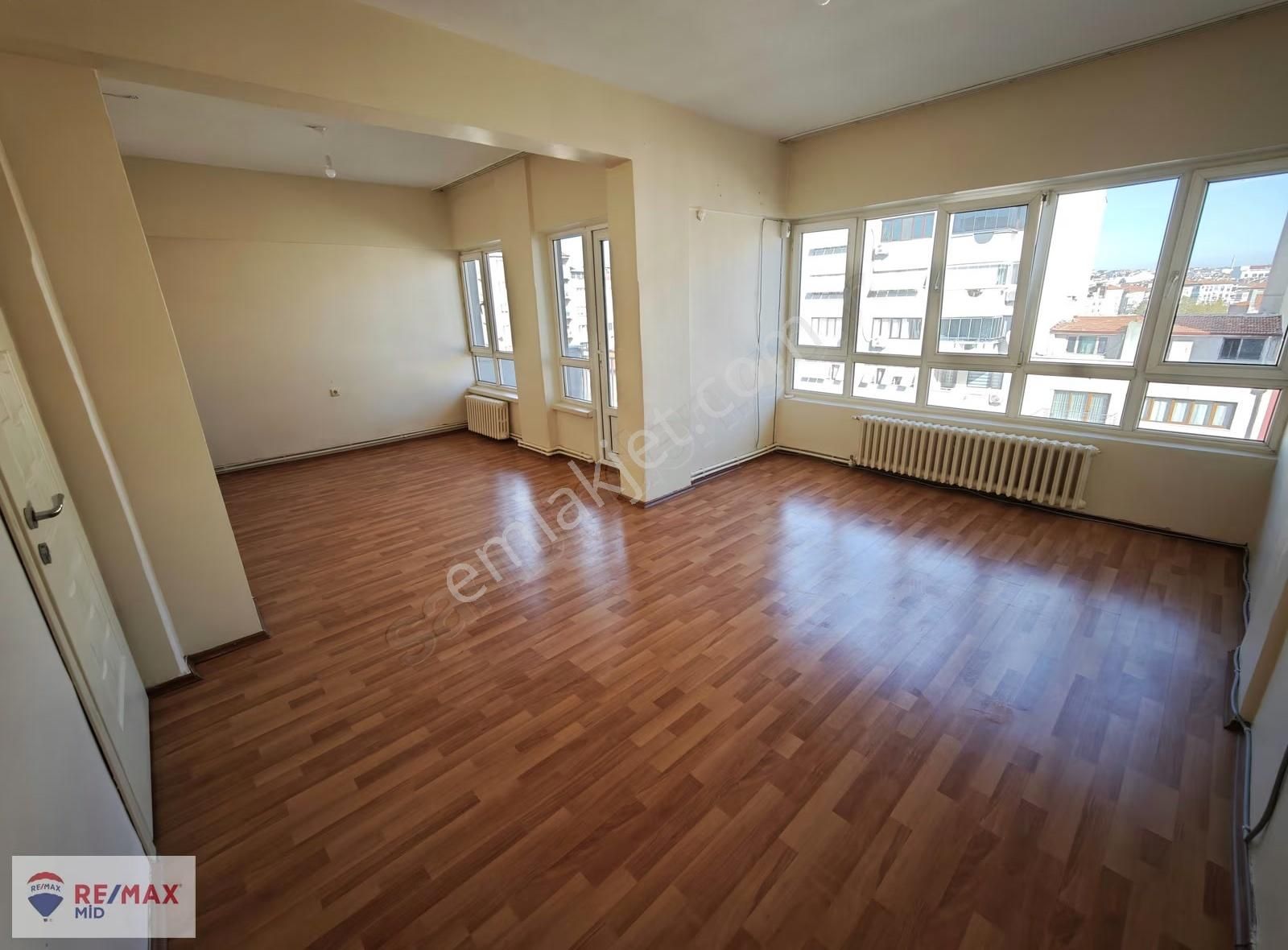 Remax Mıd - Gazi Bulvarında 3+1 Arakat Kiralık Daire