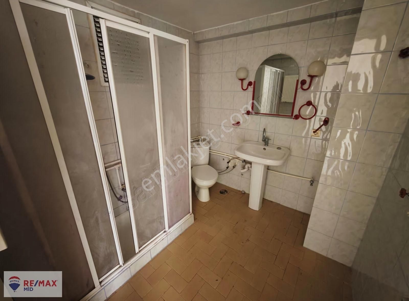 Remax Mıd - Gazi Bulvarında 3+1 Arakat Kiralık Daire - Görsel 20