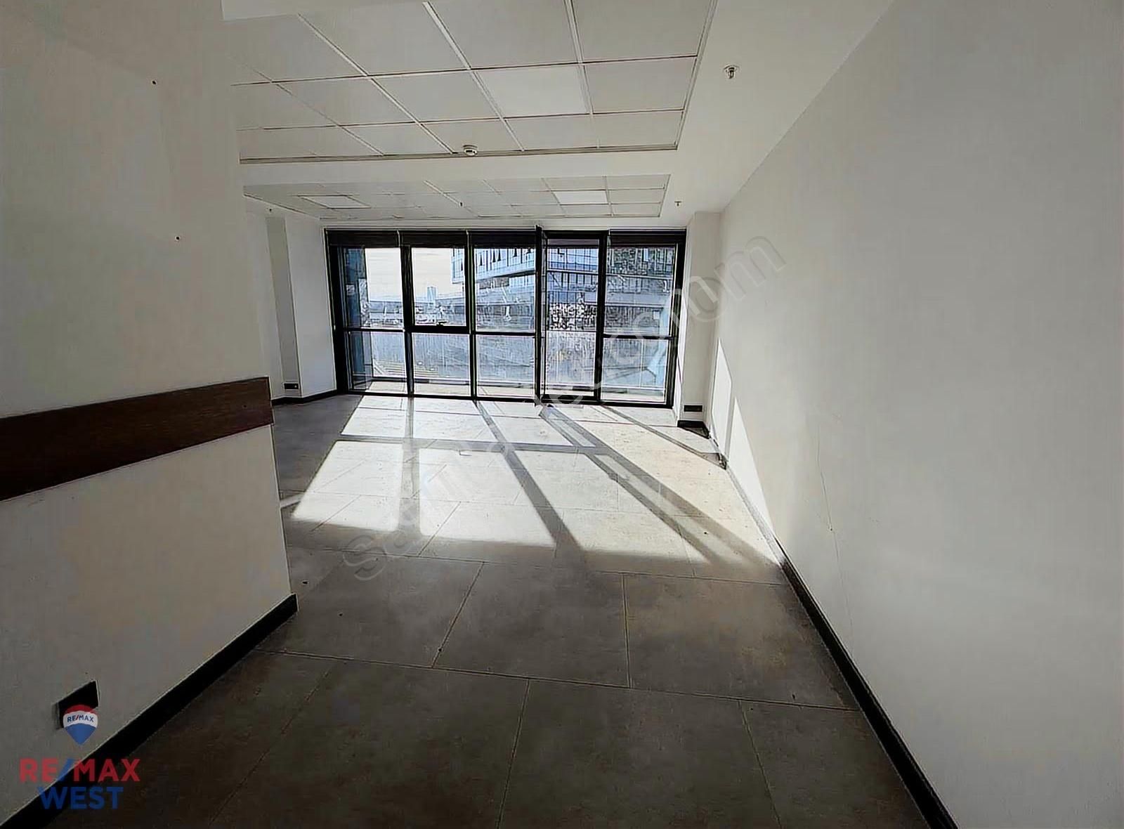 Folkart Time Da Geniş Balkonlu Satılık 1+1 Ofis - Görsel 3