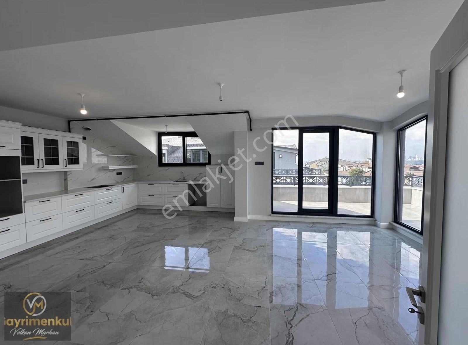 Çengelköy De Nezih Mahalle 3 Blok Site İçinde