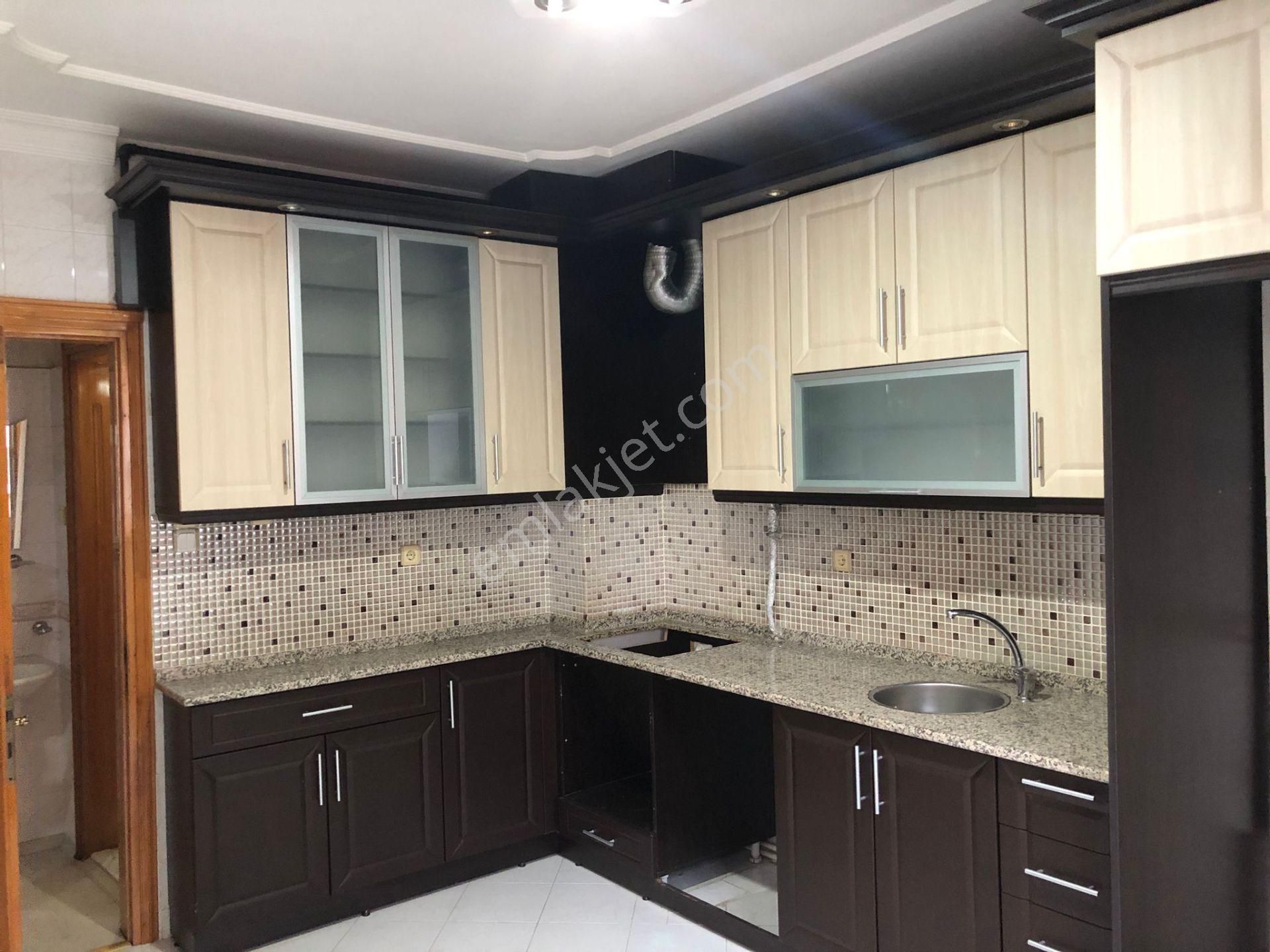 Merkezi Konumda Kiralık 2+1 Doğalgazlı Ara Kat Daire