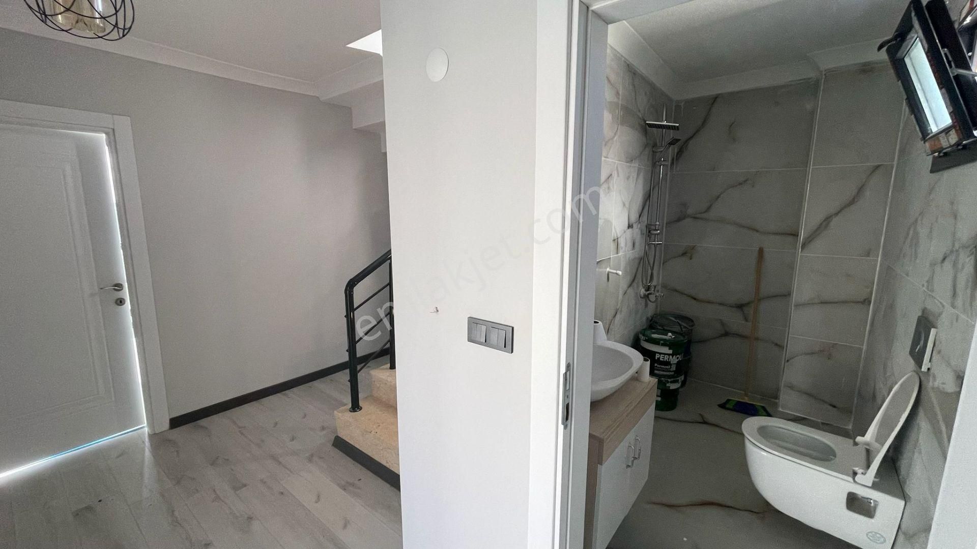 Yeniçiftlikte Denize 200 Metre Mesafede Ful Deniz Manzaralı 5+1 Müstakil Villa - Görsel 28