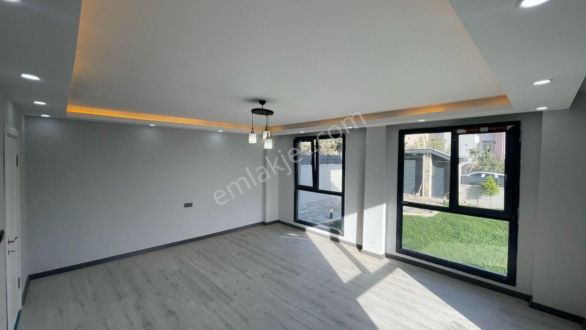 Yeniçiftlikte Denize 200 Metre Mesafede Ful Deniz Manzaralı 5+1 Müstakil Villa - Görsel 8