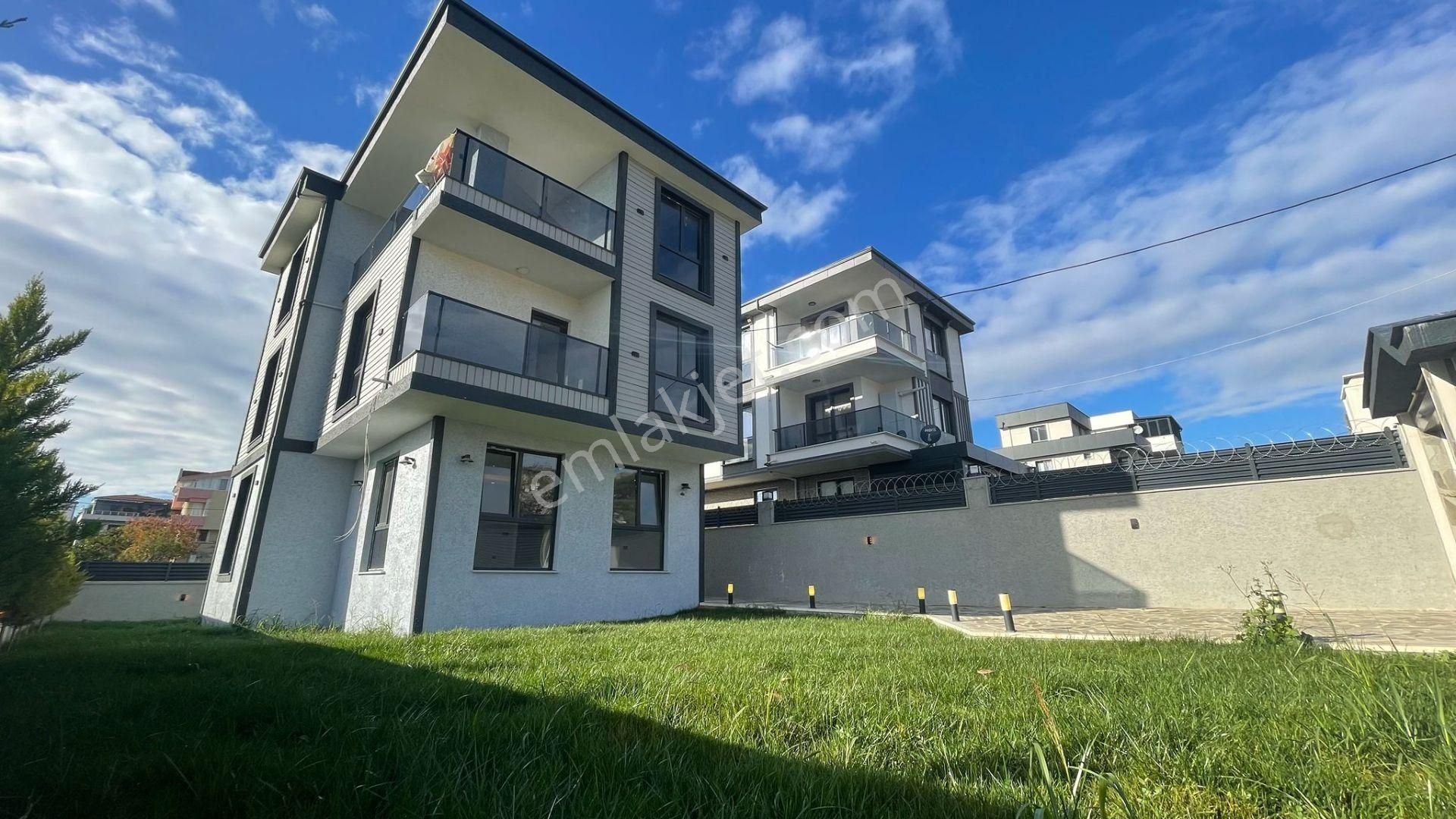 Yeniçiftlikte Denize 200 Metre Mesafede Ful Deniz Manzaralı 5+1 Müstakil Villa - Görsel 2