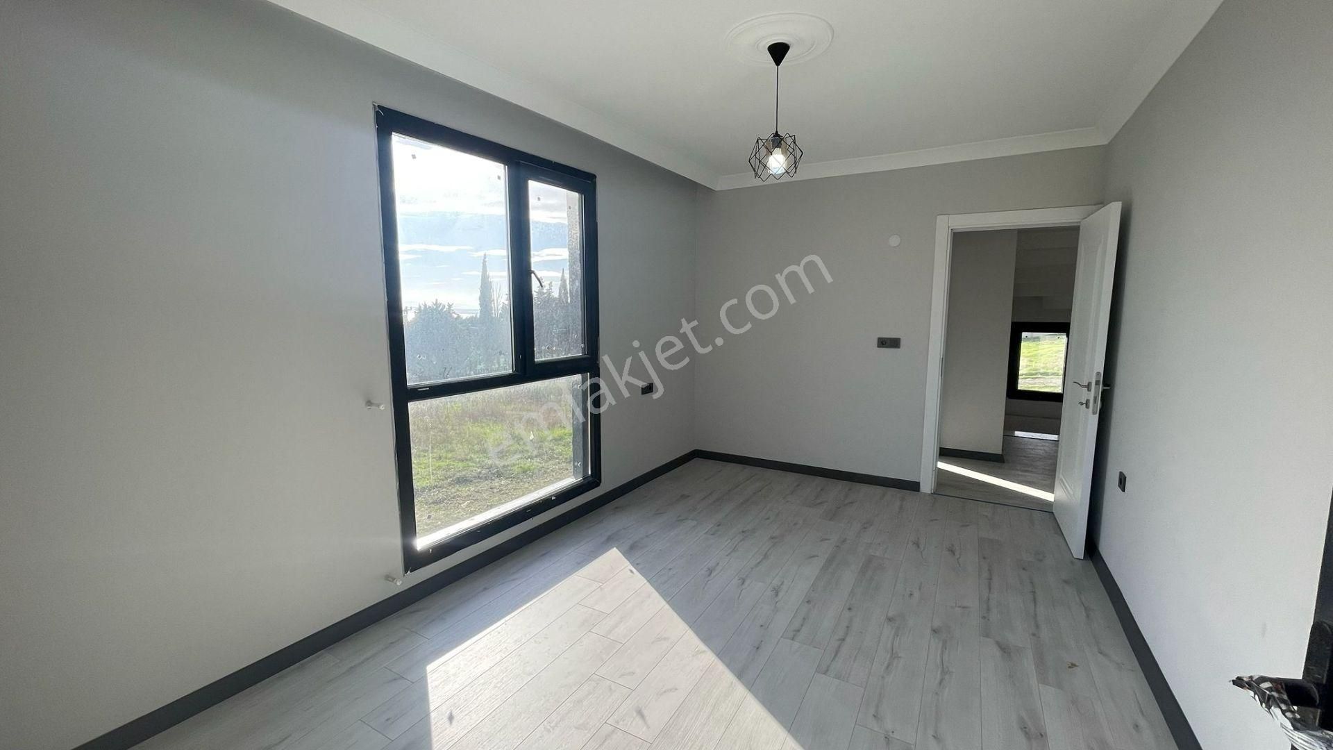 Yeniçiftlikte Denize 200 Metre Mesafede Ful Deniz Manzaralı 5+1 Müstakil Villa - Görsel 21