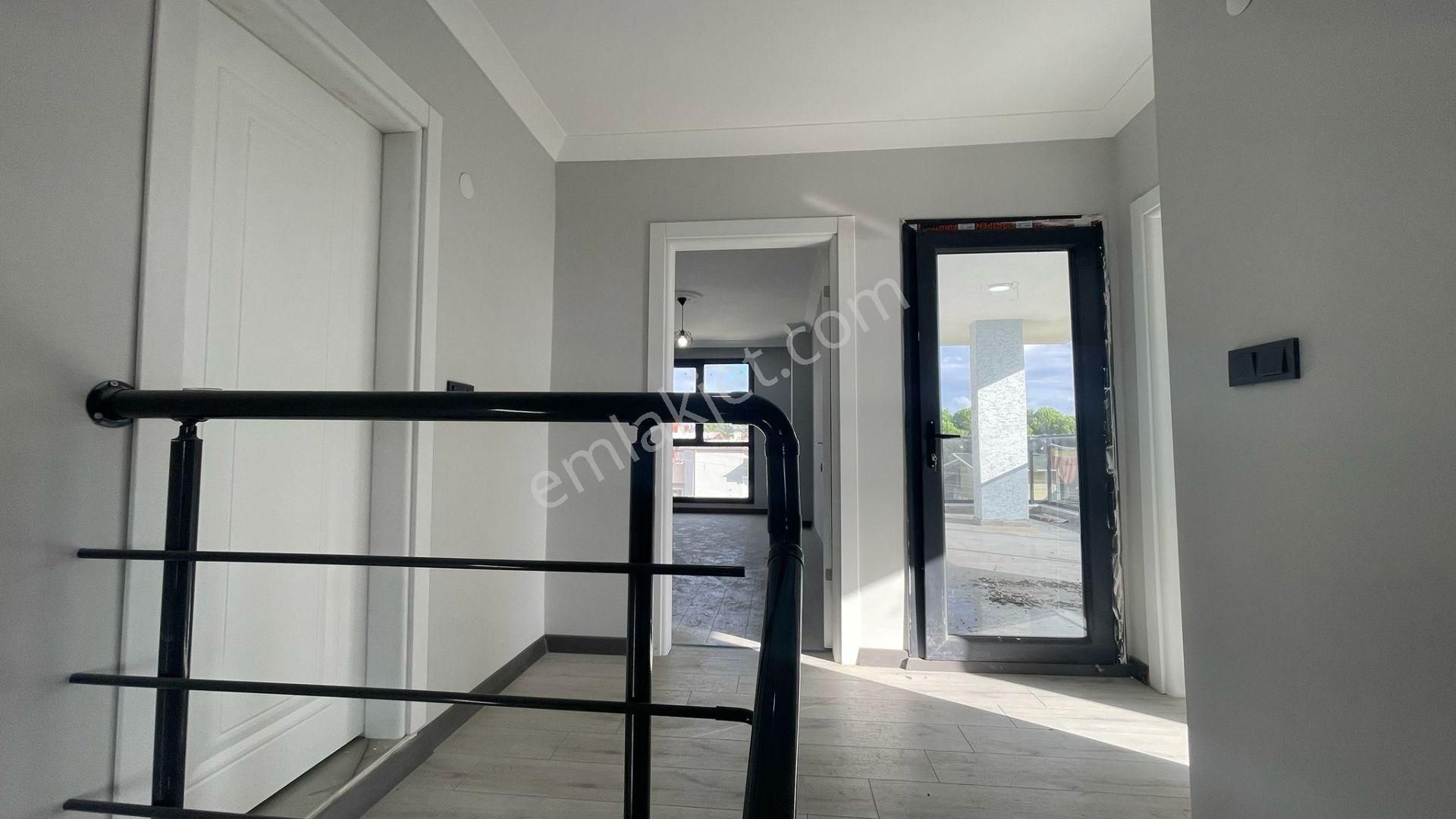 Yeniçiftlikte Denize 200 Metre Mesafede Ful Deniz Manzaralı 5+1 Müstakil Villa - Görsel 9