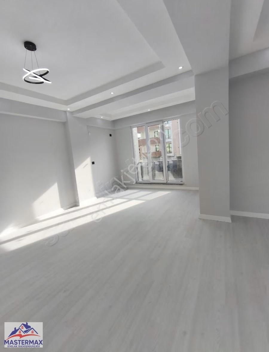 Cadde Üstü Güzel Konumu 3+1