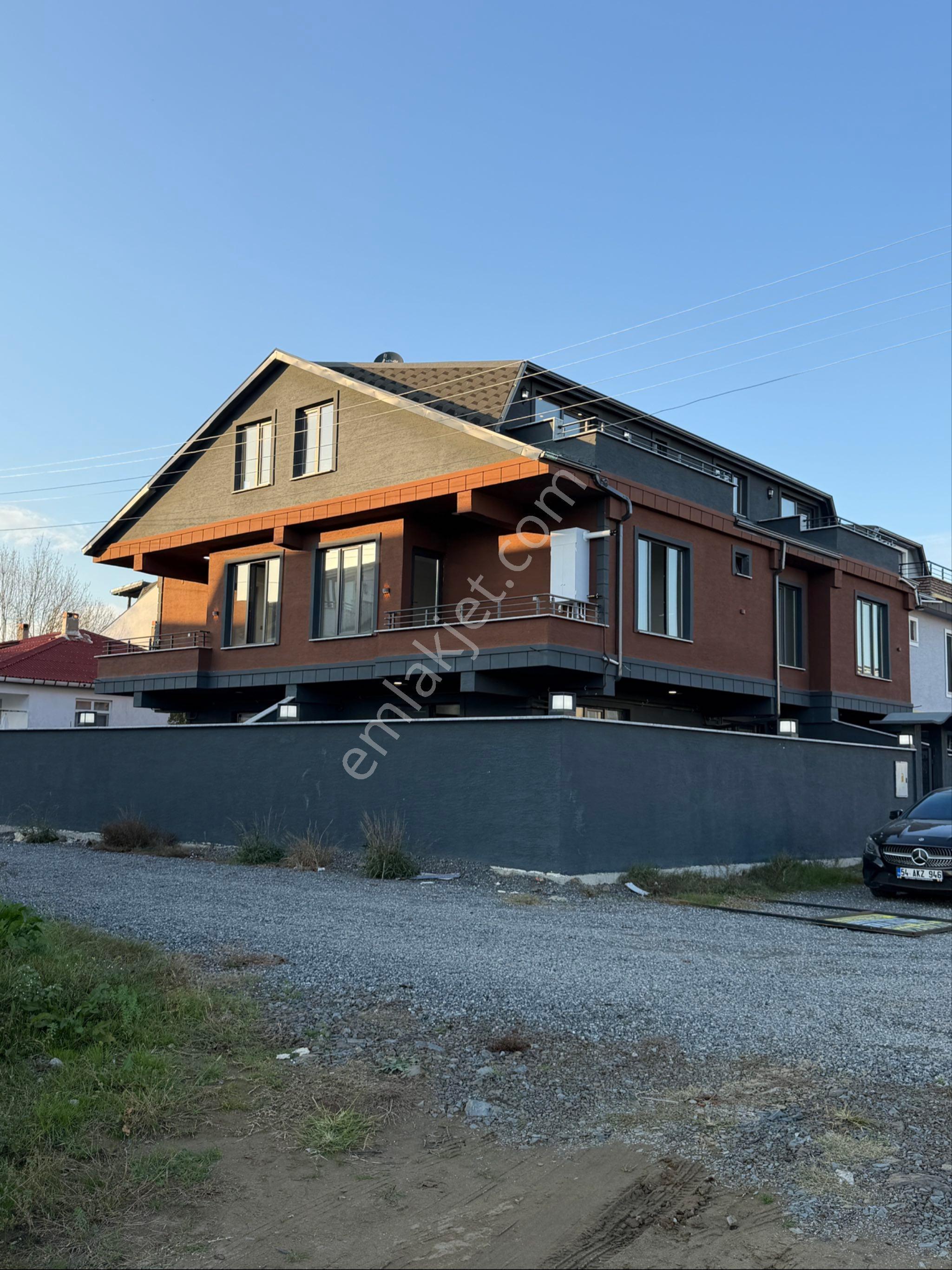 Üstüner Gayrimenkulden 4+1 Havuzlu Villa