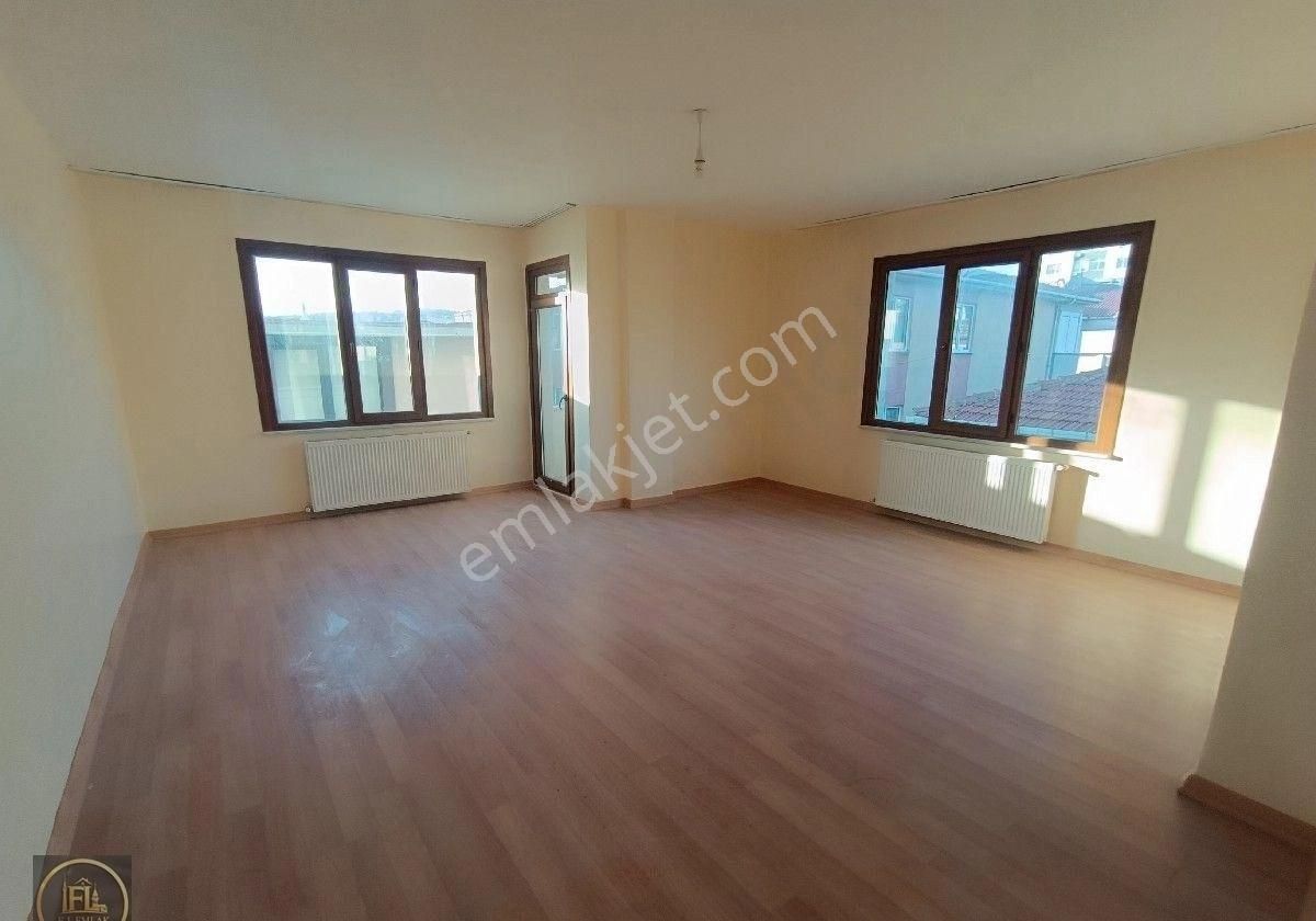 F-l Emlaktan Bulgurluya Komşu Esenevler De Yenilenmis Genç Binada 2+1