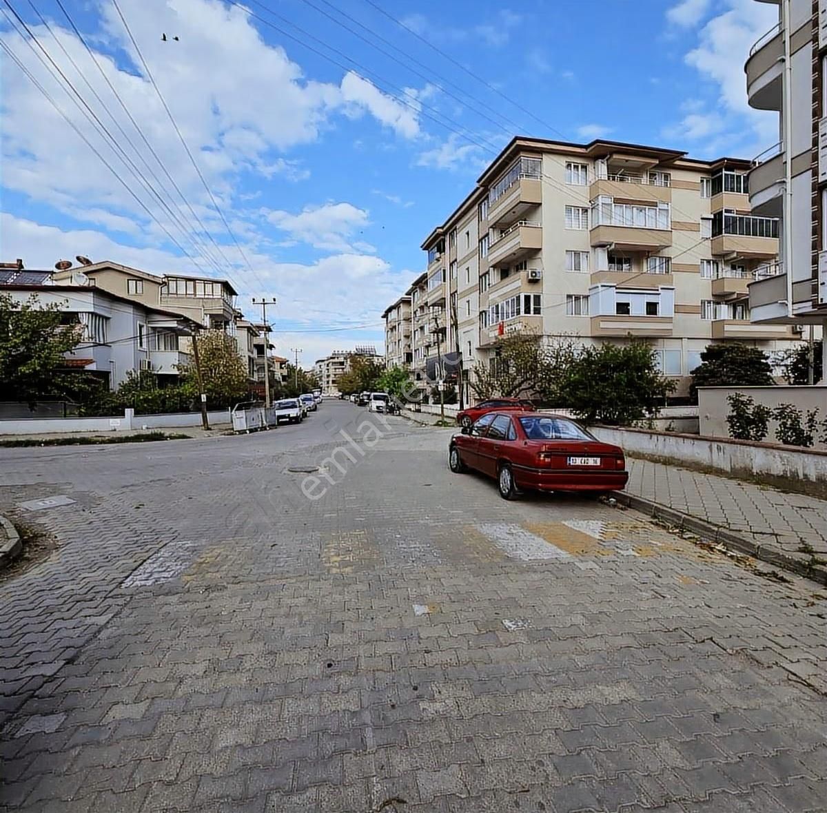 Burhaniye Bahçelievler'de Ayrı Mutfak Uygun Fiyatlı 3+1 Daire