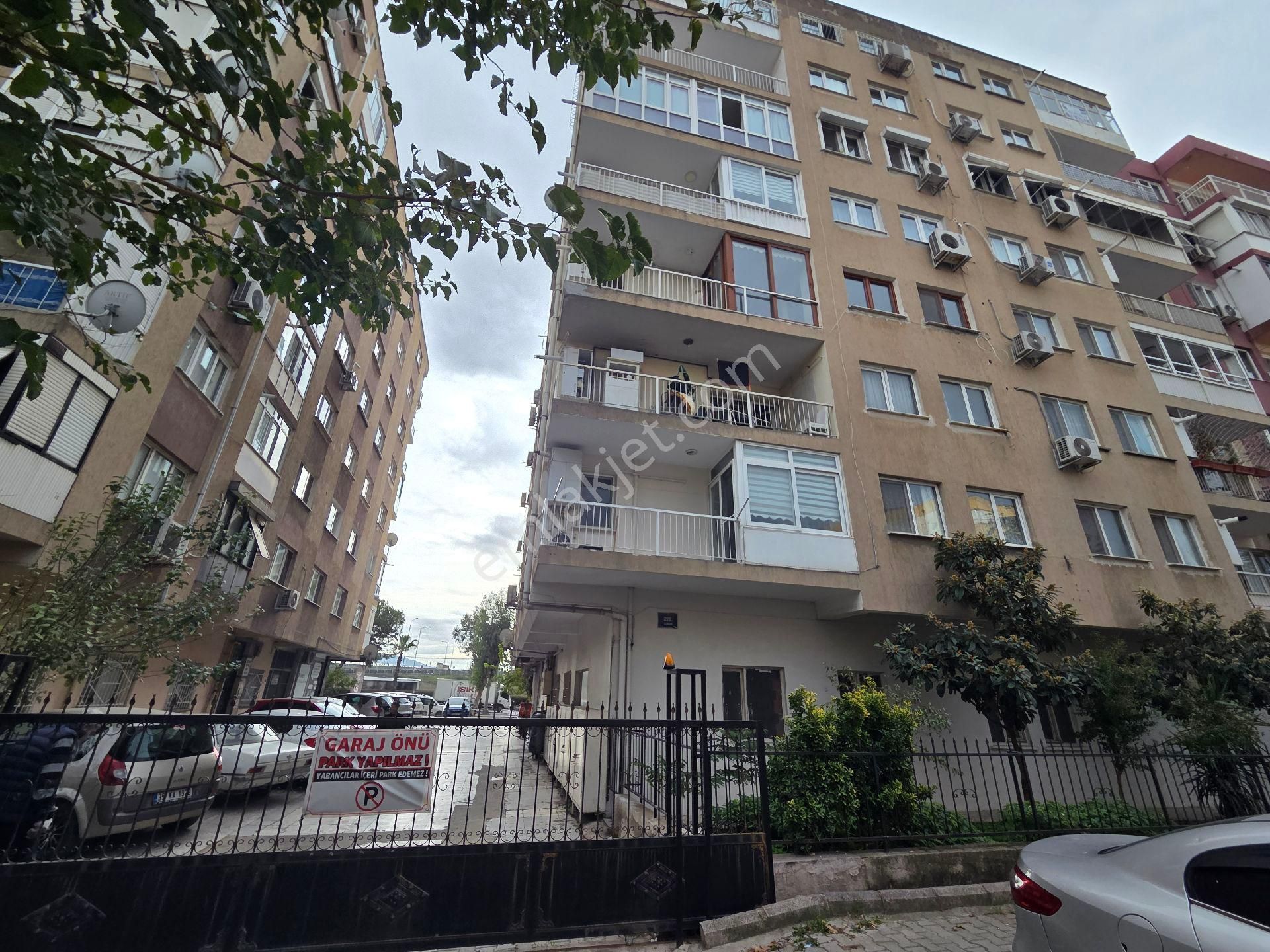Bornova Merkez 3+1 Otoparklı Önü Açık Arakat