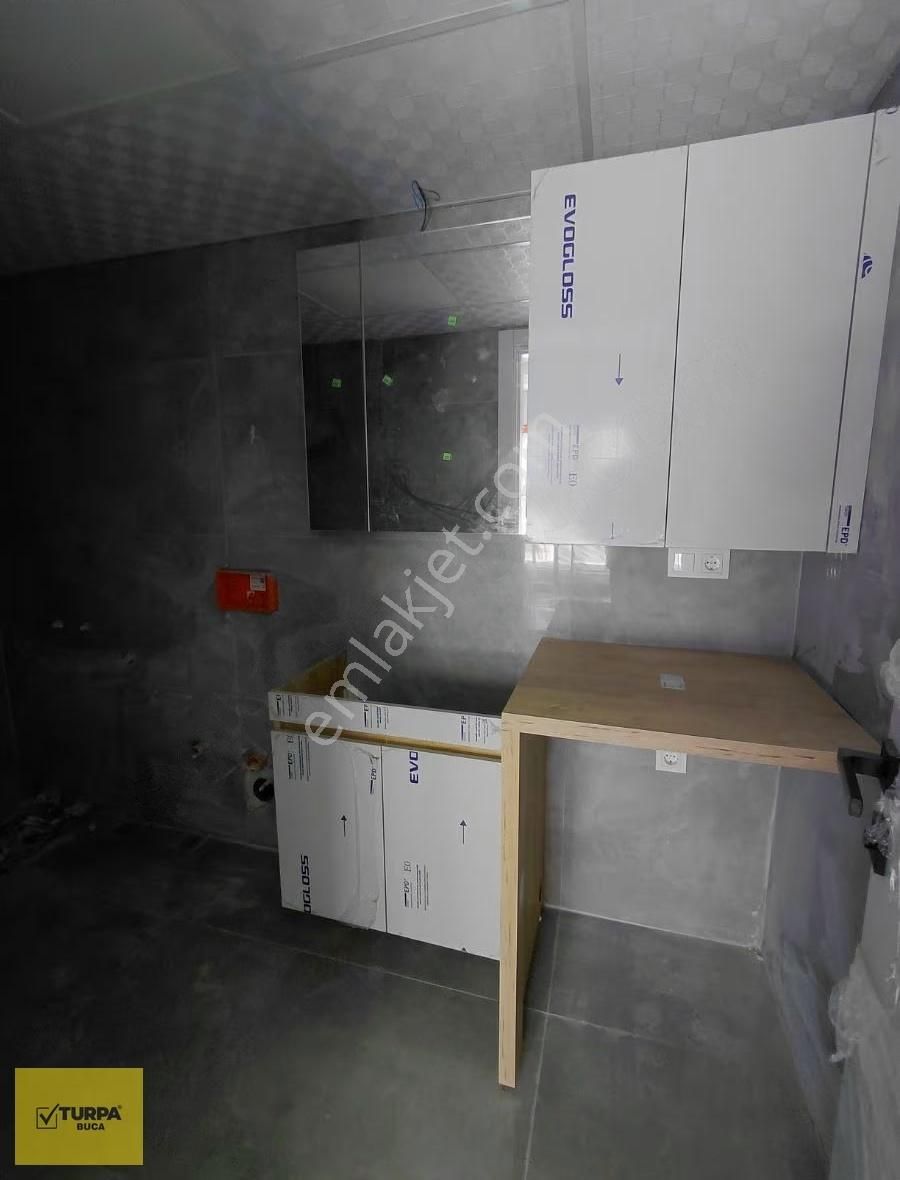 Turpa Buca'dan Satılık 2+1 Yerden Isıtmalı Arakat Balkonlu Daire - Görsel 2
