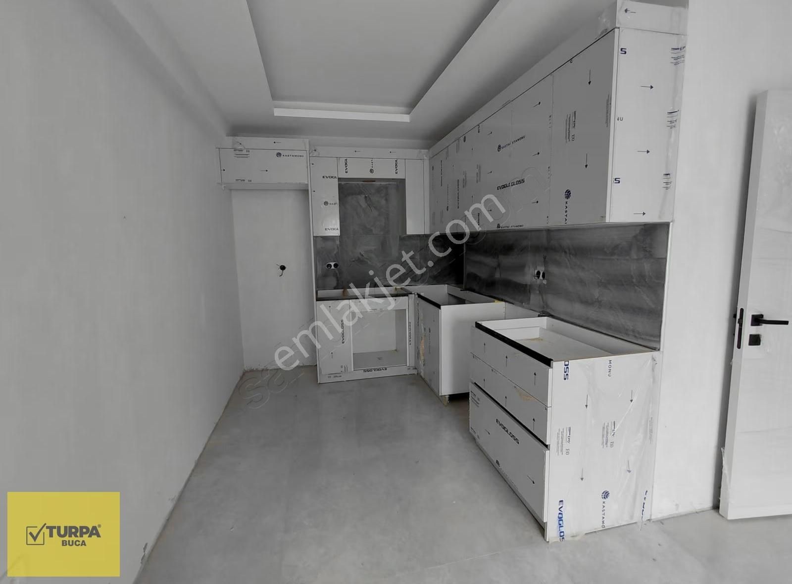 Turpa Buca'dan Satılık 2+1 Yerden Isıtmalı Arakat Balkonlu Daire