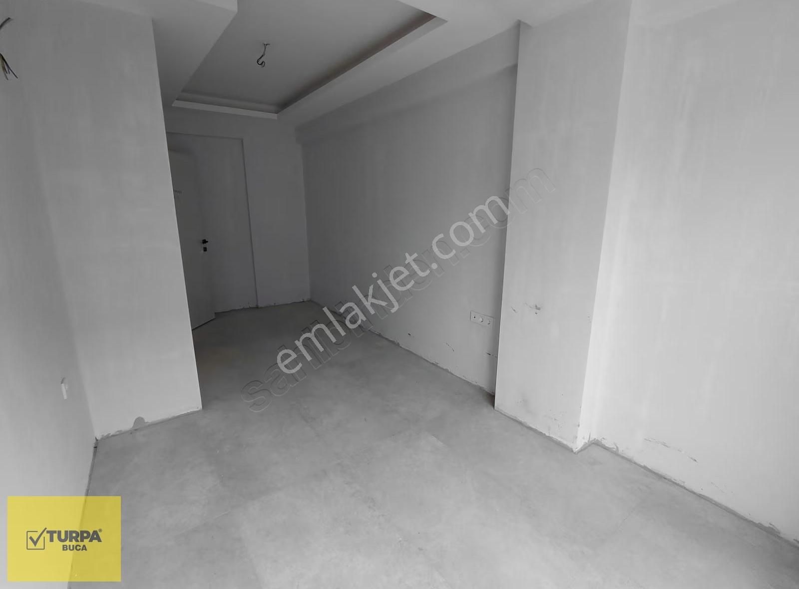 Turpa Buca'dan Satılık 2+1 Yerden Isıtmalı Arakat Balkonlu Daire - Görsel 5