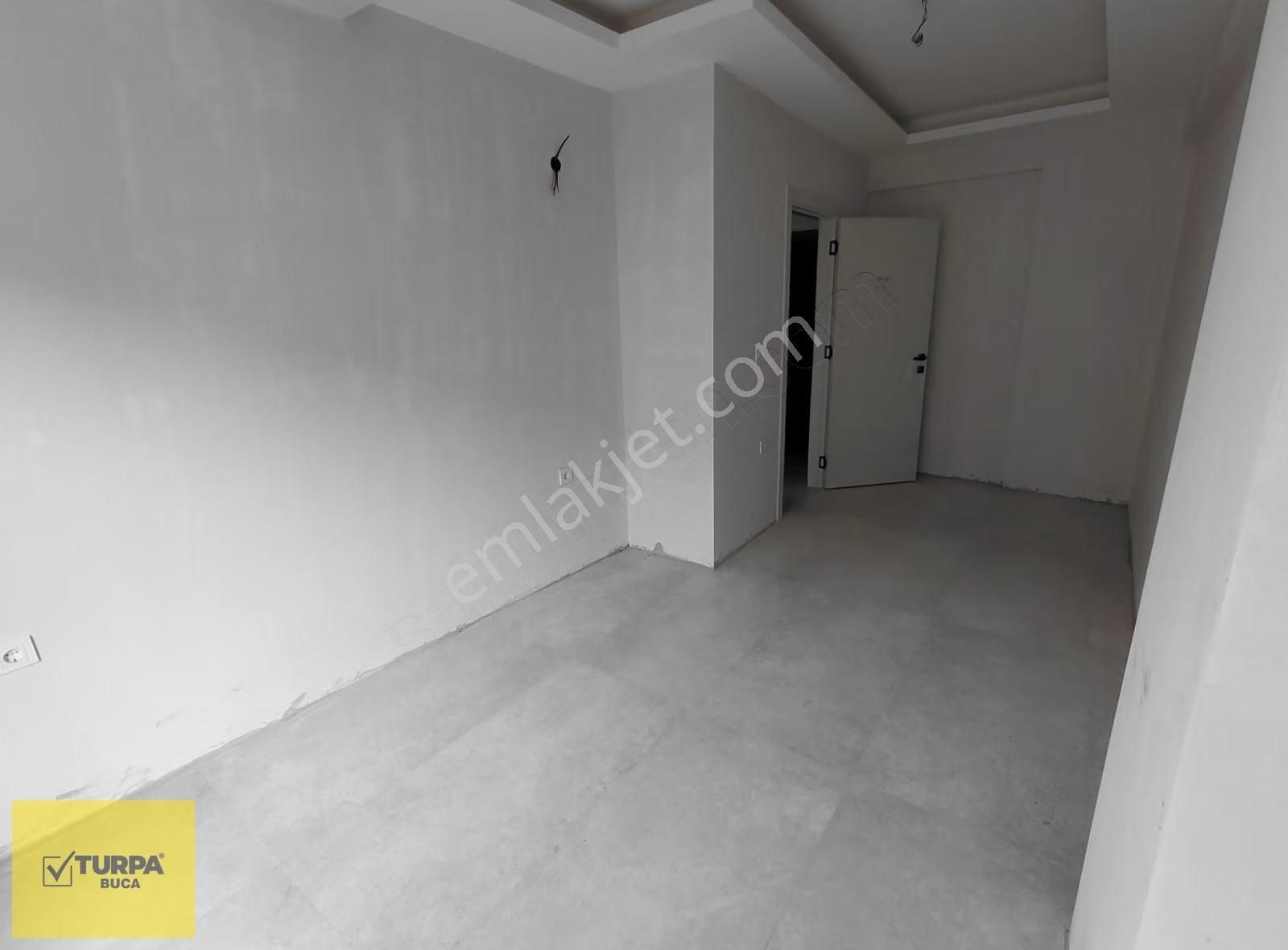 Turpa Buca'dan Satılık 2+1 Yerden Isıtmalı Arakat Balkonlu Daire - Görsel 3