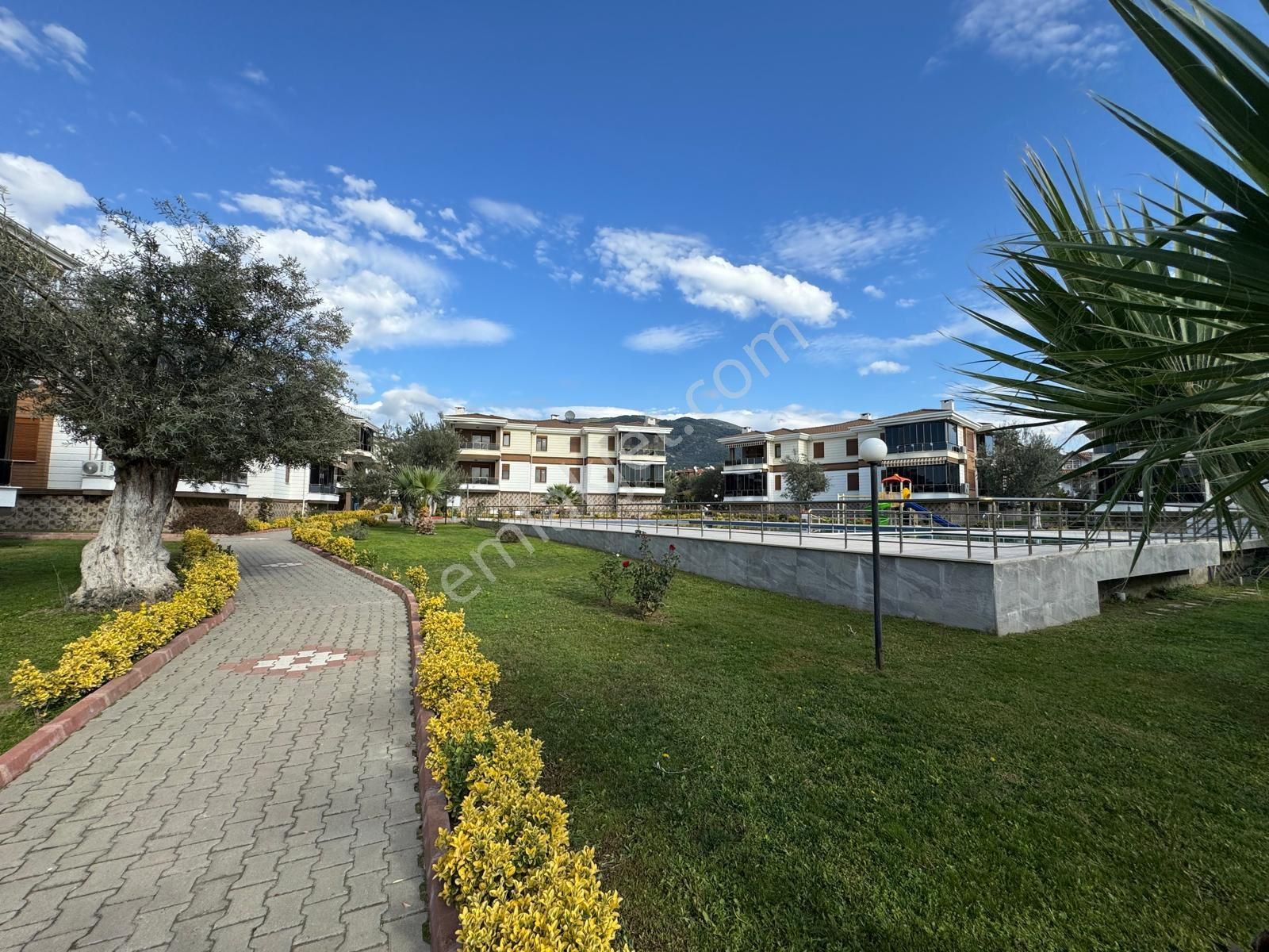 Altınoluk Havuzlu Bahçeli Otopark Alanlı Denize 100 Metre Site İçerisinde Geniş 2+1 Daire - Görsel 8